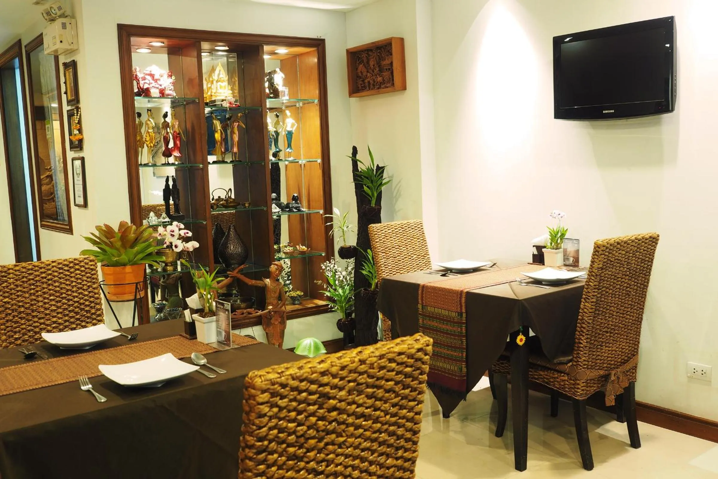 Restaurant/places to eat in Baan Sukhumvit Soi 18