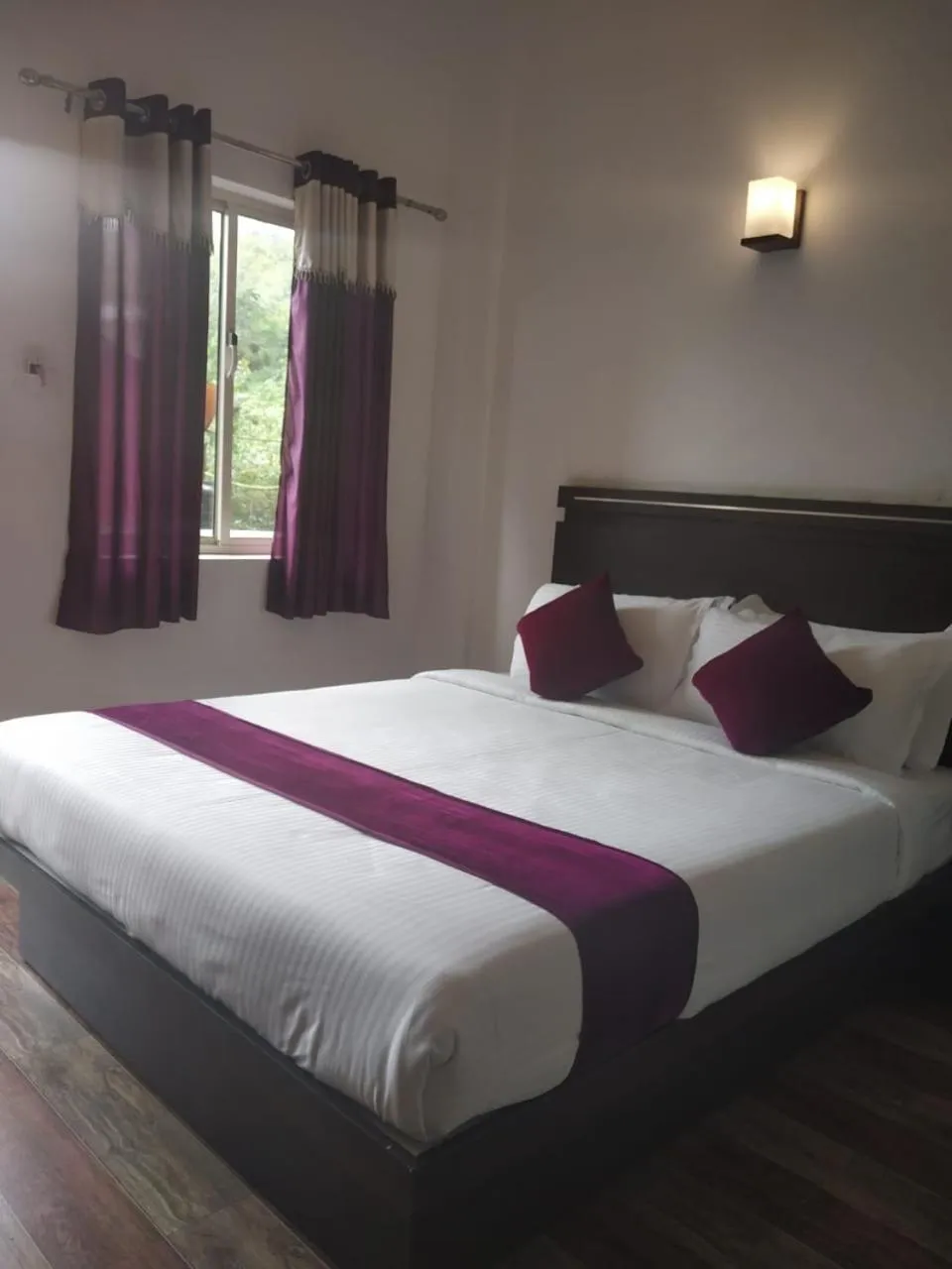 Bedroom, Bed in Landy Queen