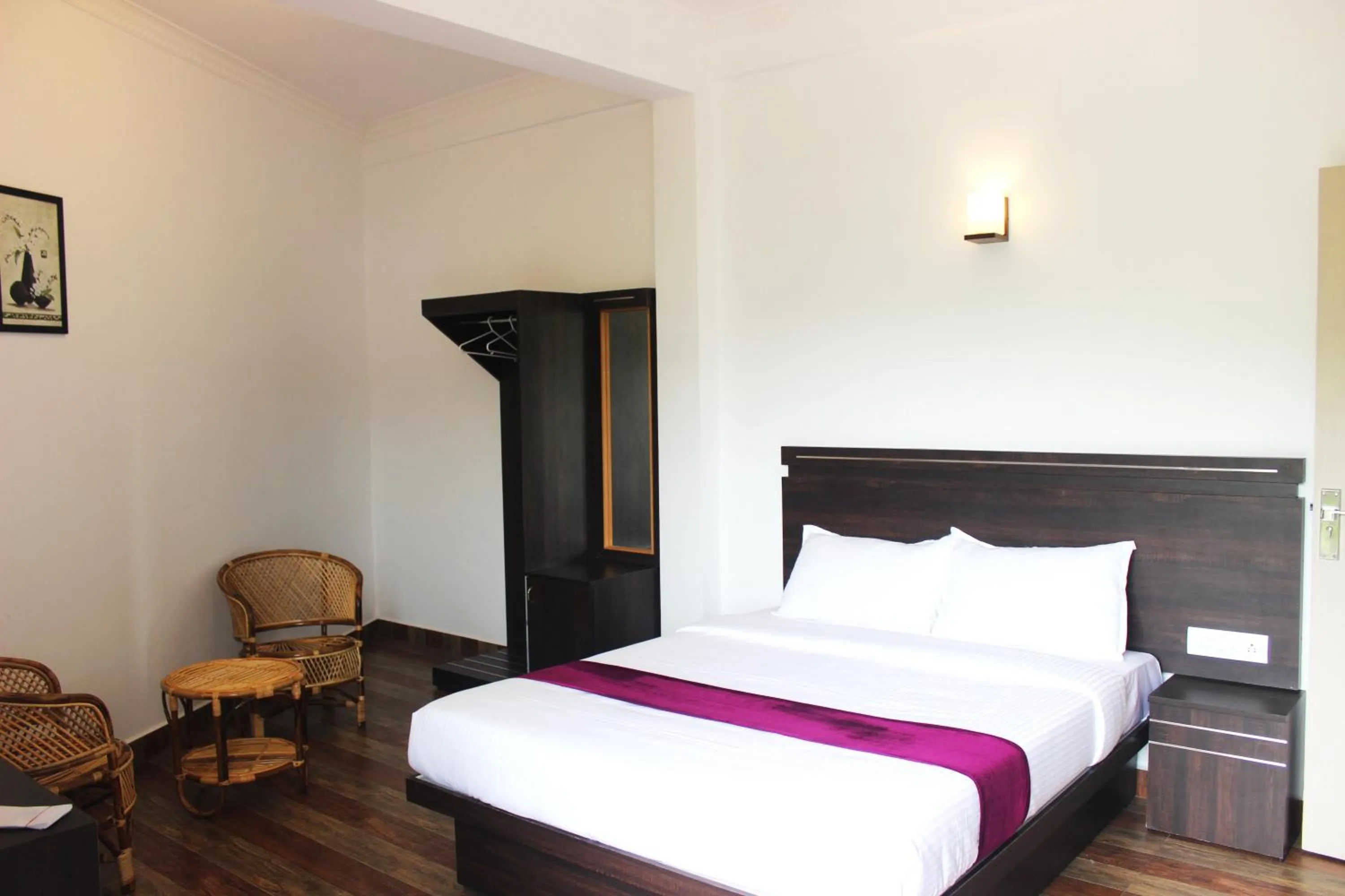 Photo of the whole room, Bed in Landy Queen