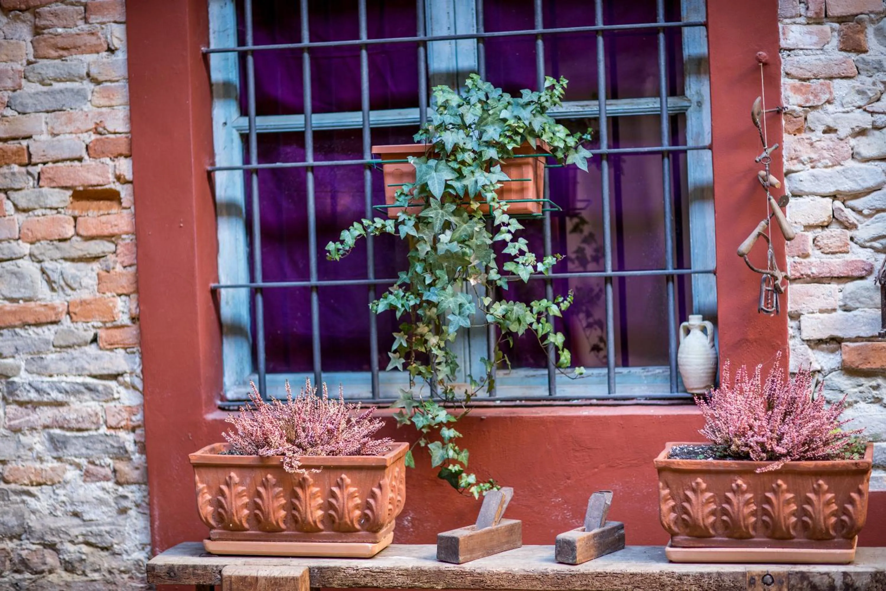 Decorative detail in Camere Centro Storico