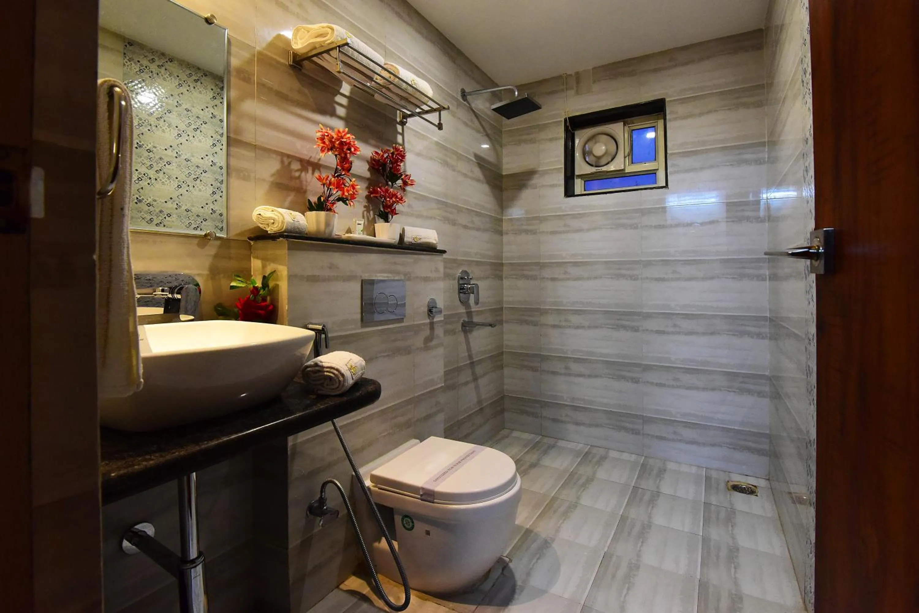 Toilet in Hotel Dayal Shree Paradise