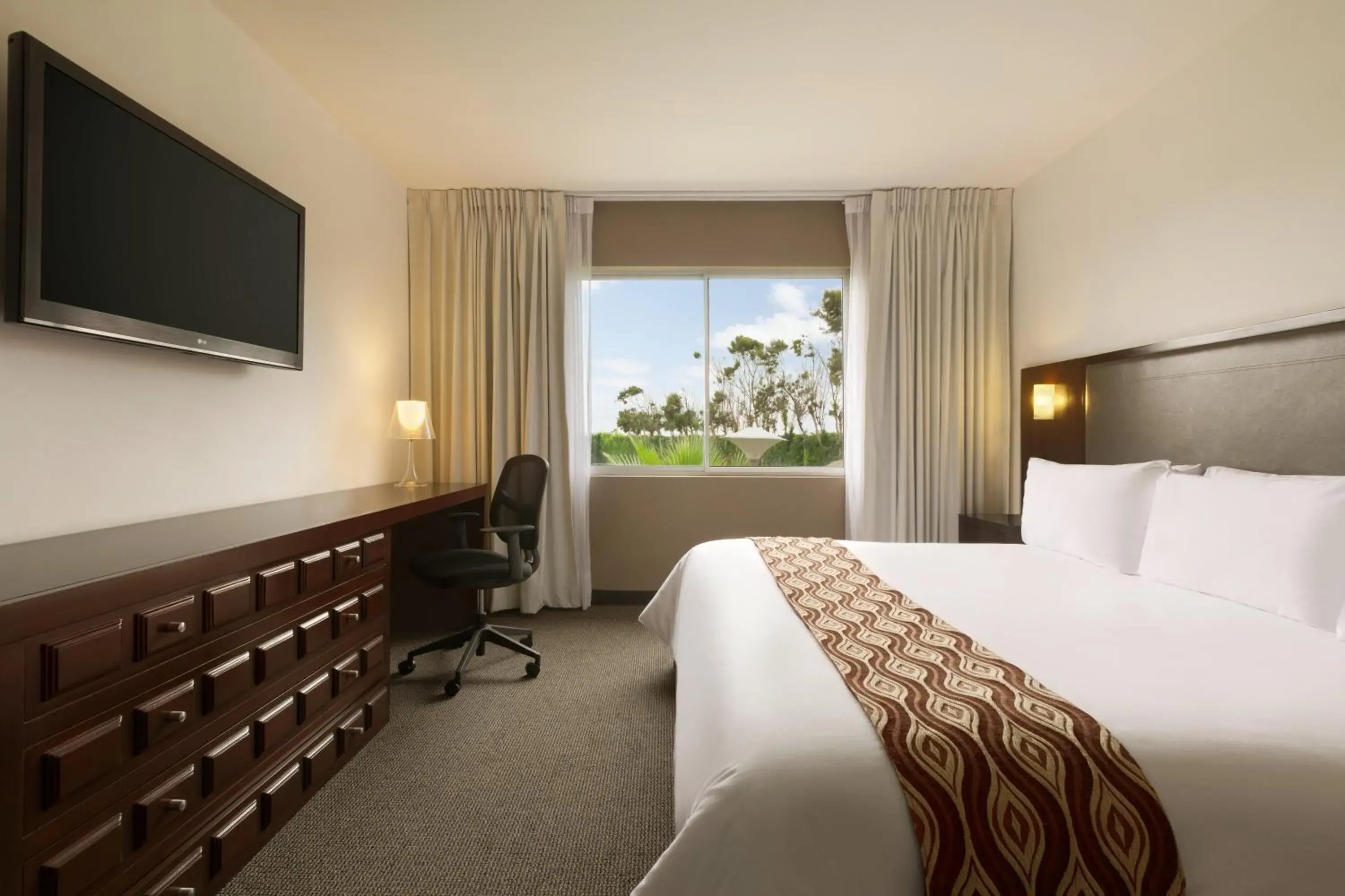 Standard Double Room - single occupancy in Wyndham Costa del Sol Trujillo Standard Double Room - single occupancy in Wyndham Costa del Sol Trujillo