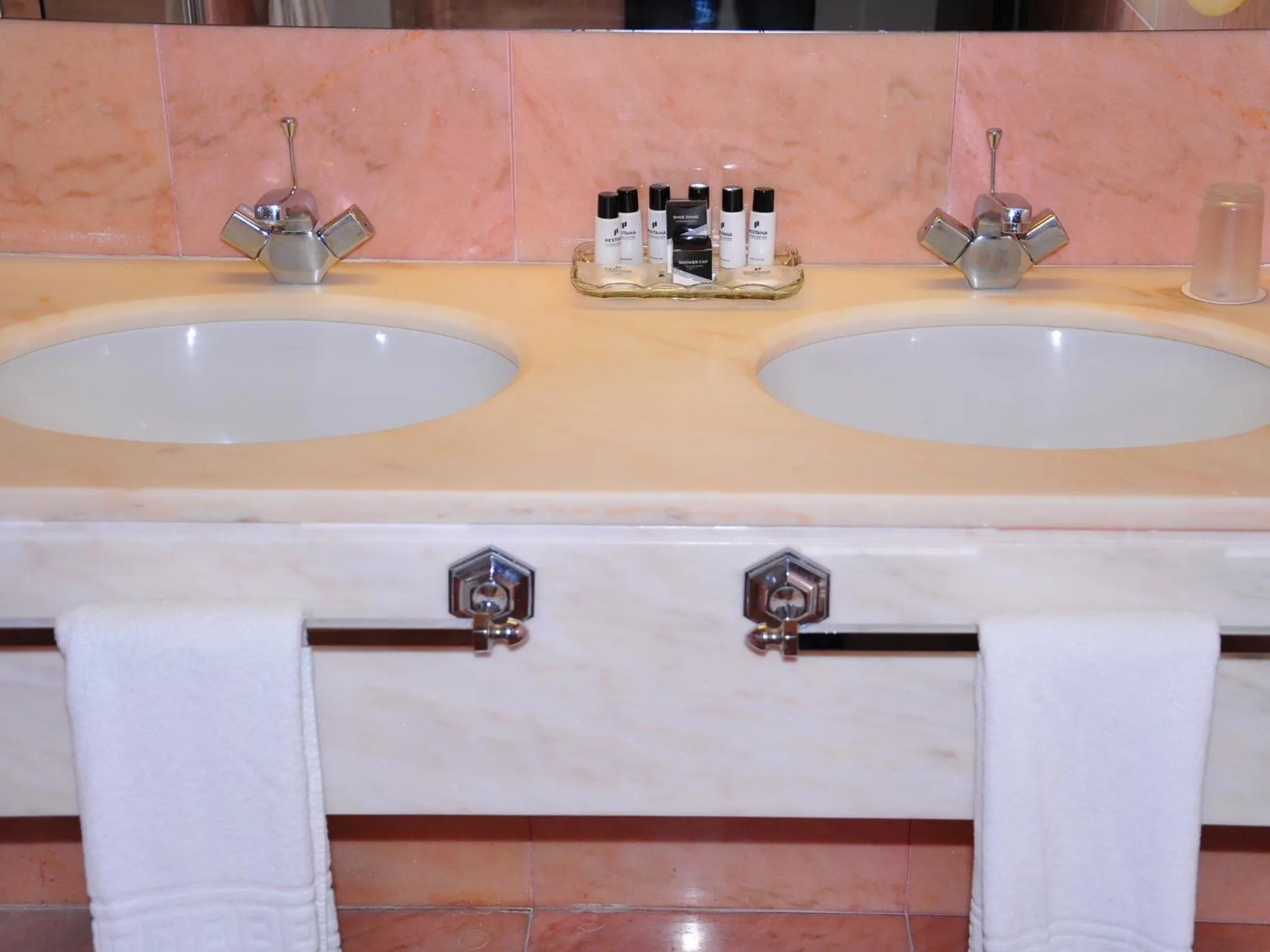 Bathroom in Pousada Castelo de Alvito