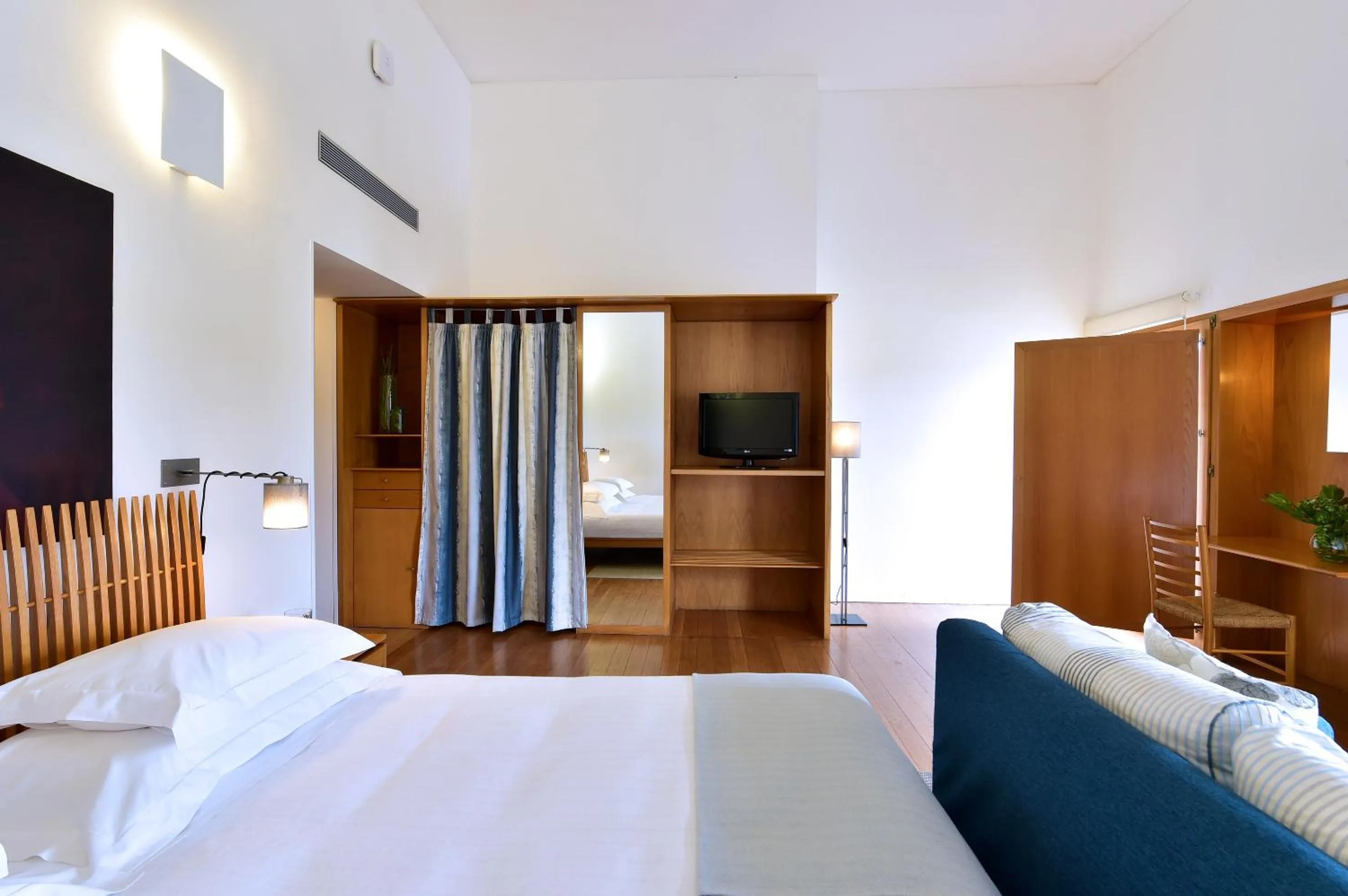 Photo of the whole room, Bed in Pousada Convento de Arraiolos