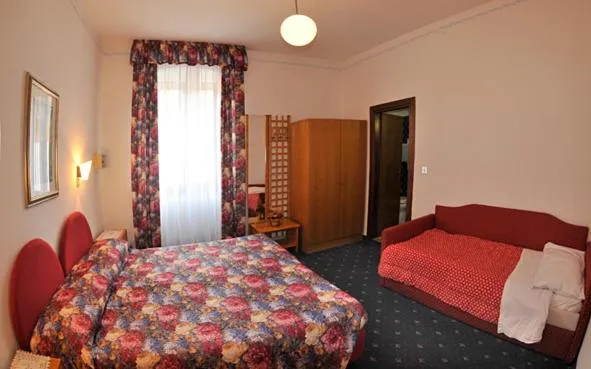 Photo of the whole room, Bed in Albergo Due Spade