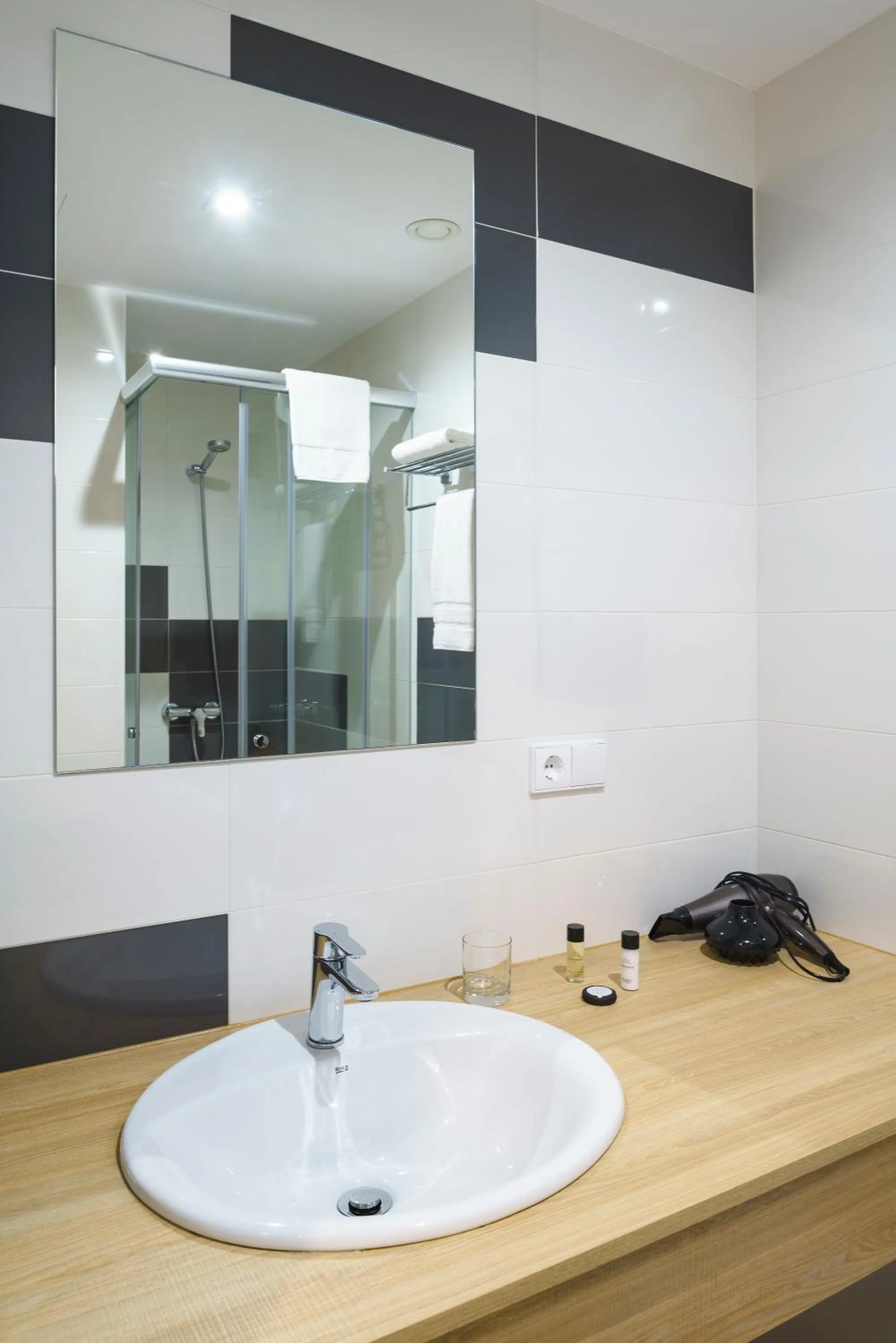 Shower in Hotel Concheiros