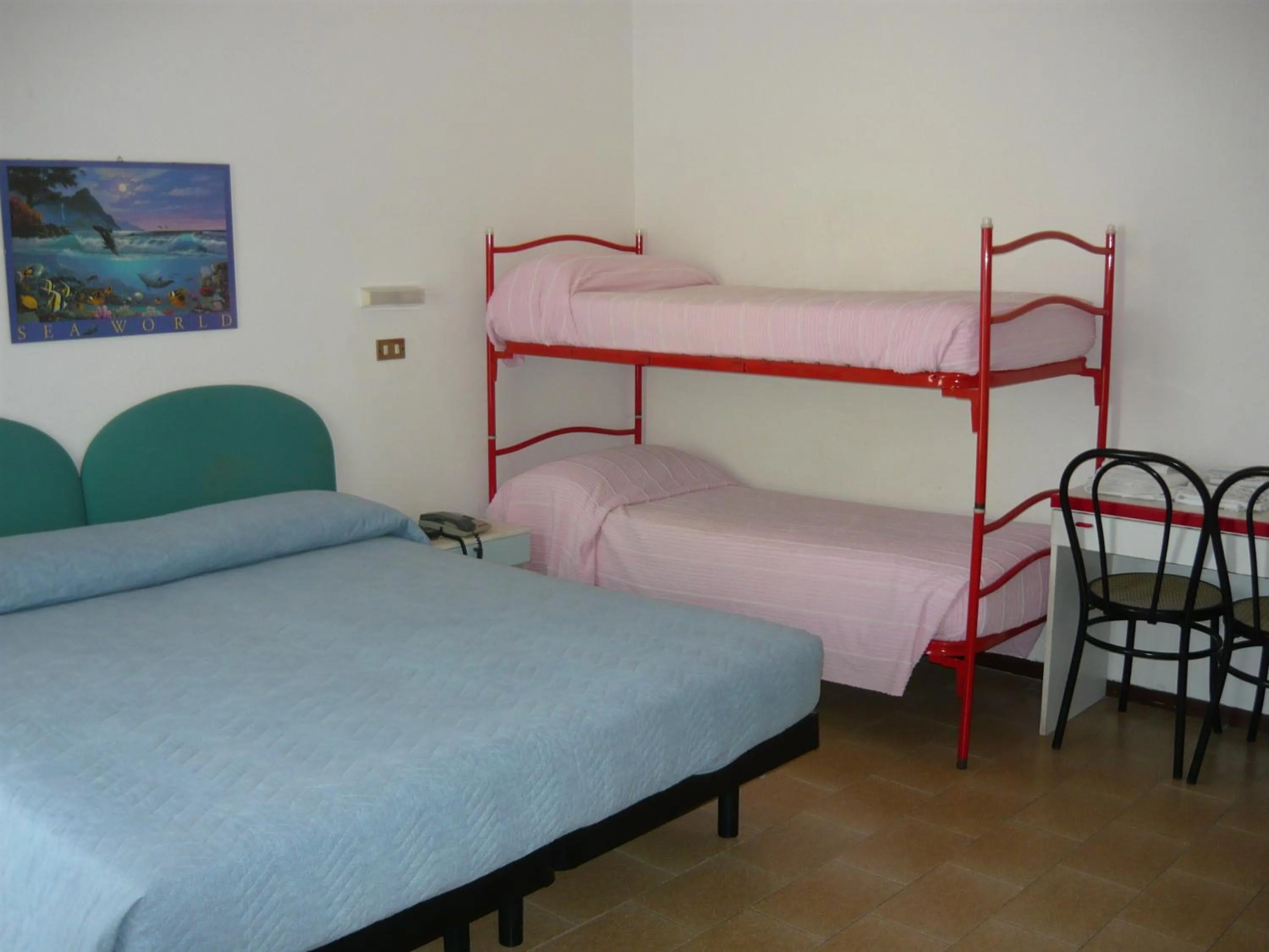 bunk bed, Bed in Hotel Acquazzurra
