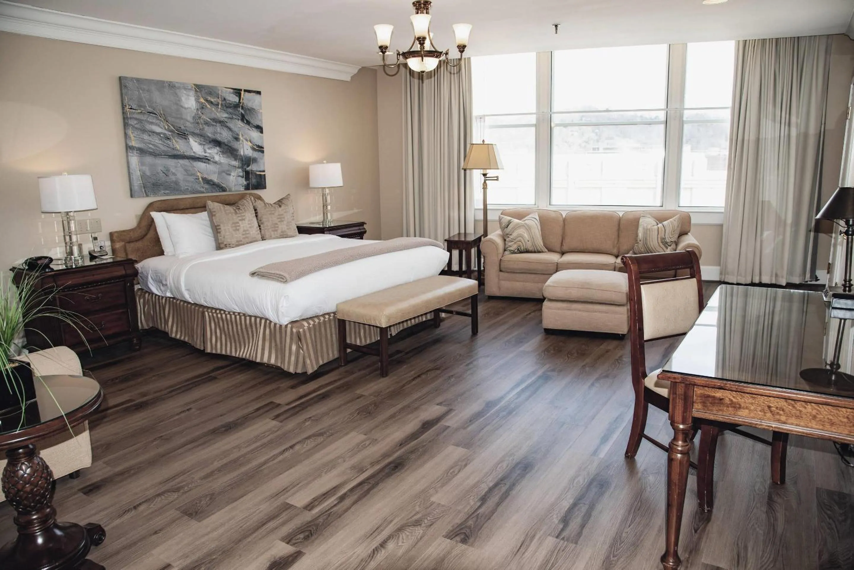 Bedroom, Bed in Haywood Park Hotel, an Ascend Collection Hotel