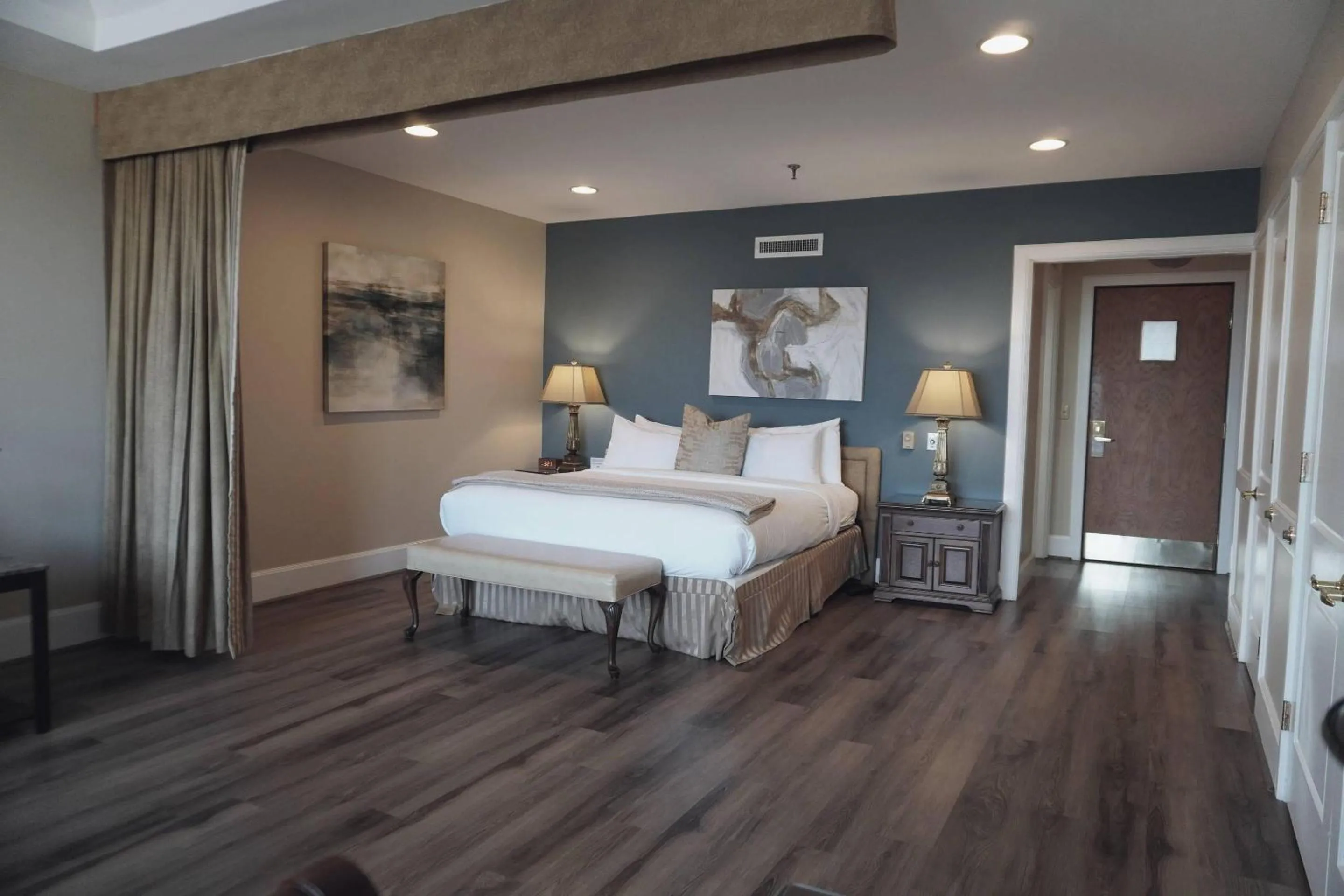 Bedroom, Bed in Haywood Park Hotel, an Ascend Collection Hotel