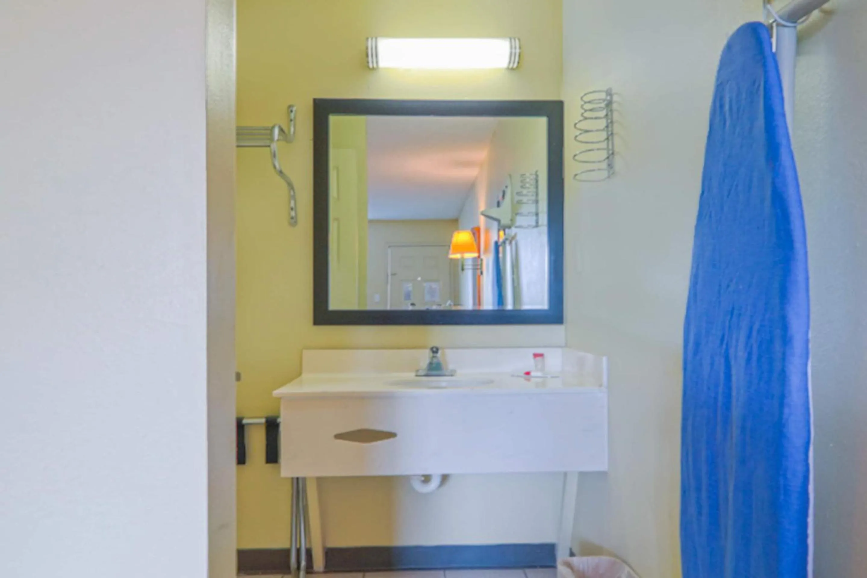 Bathroom in Economy Inn By OYO Ashburn