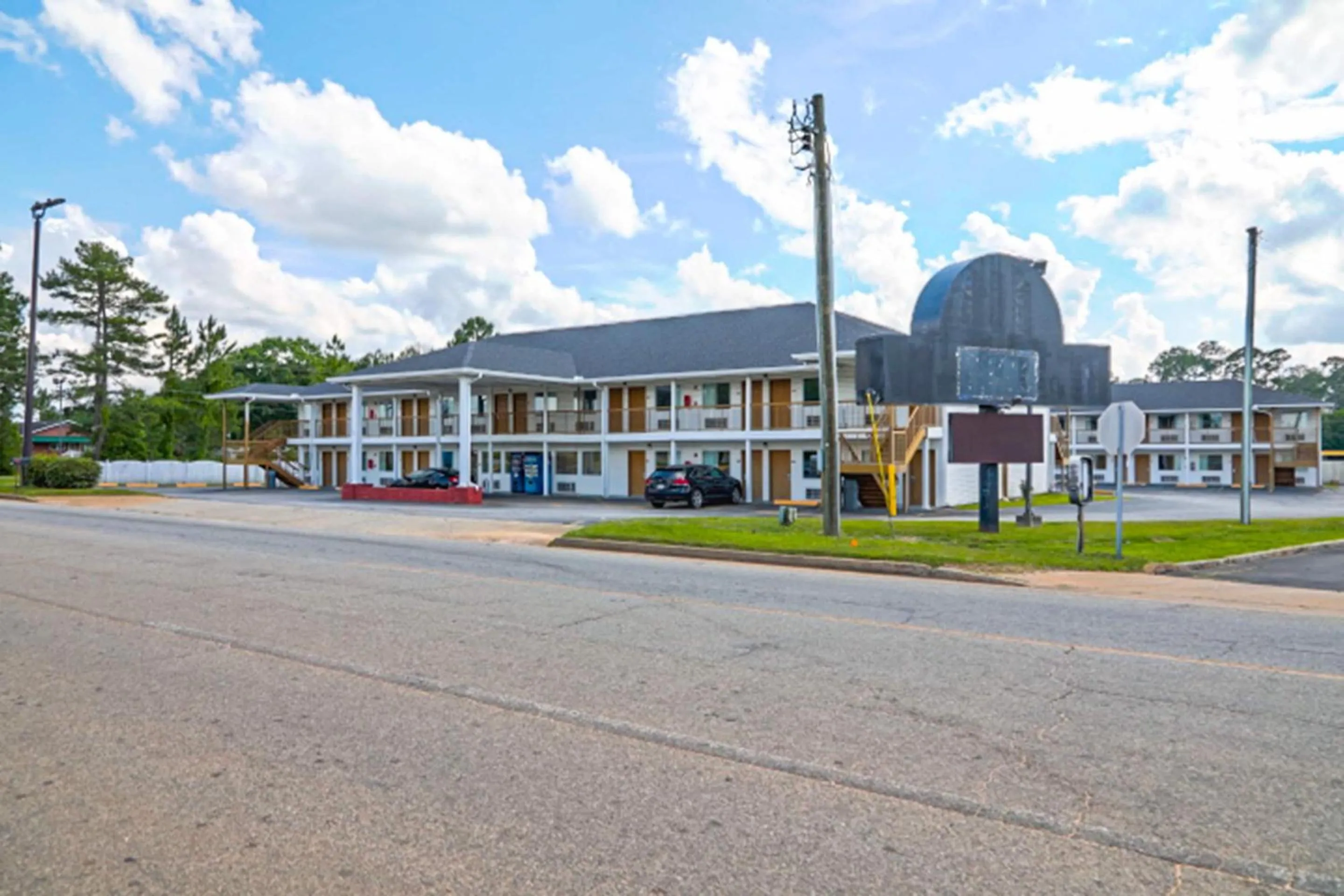 Facade/entrance in Economy Inn By OYO Ashburn