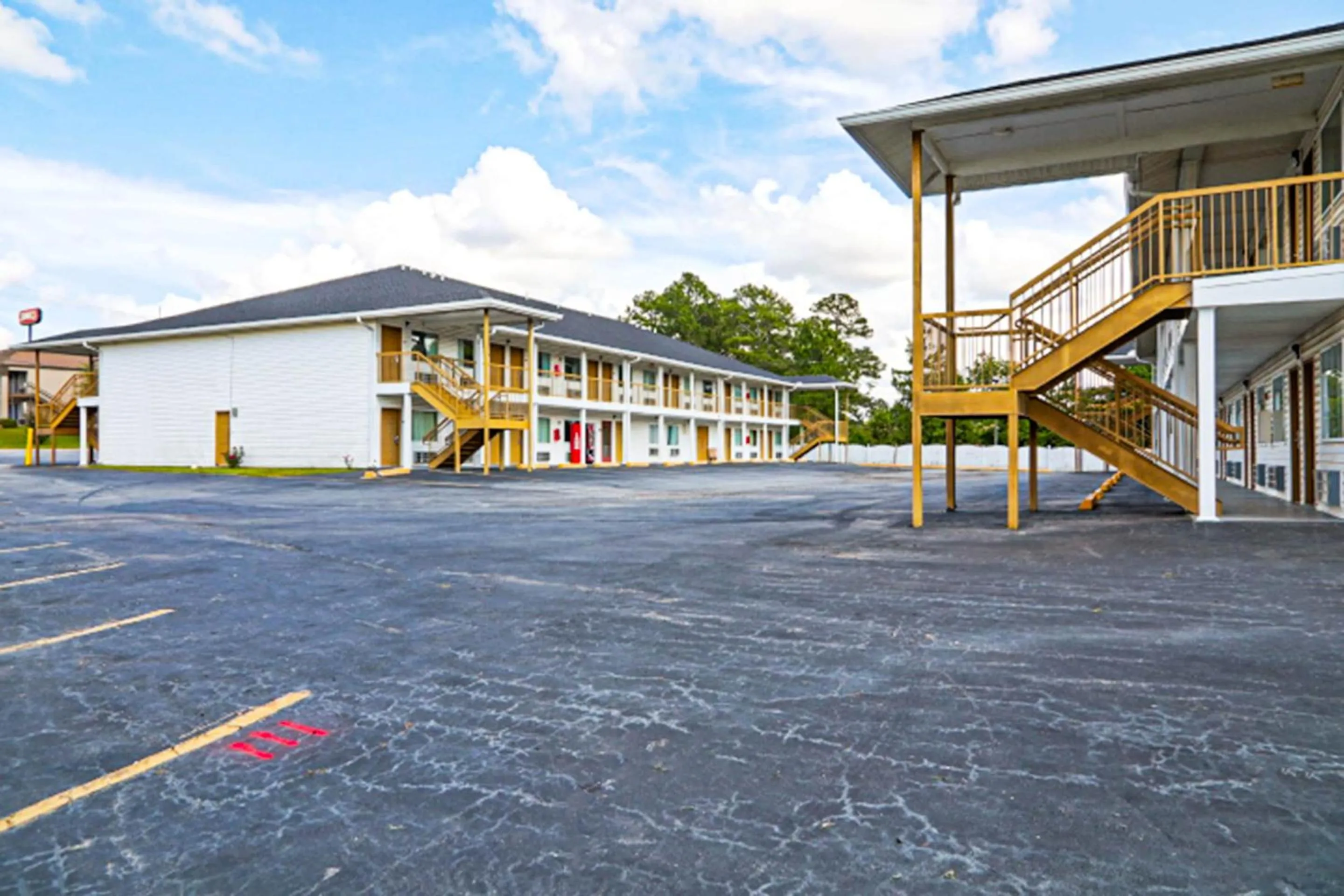 Facade/entrance in Economy Inn By OYO Ashburn