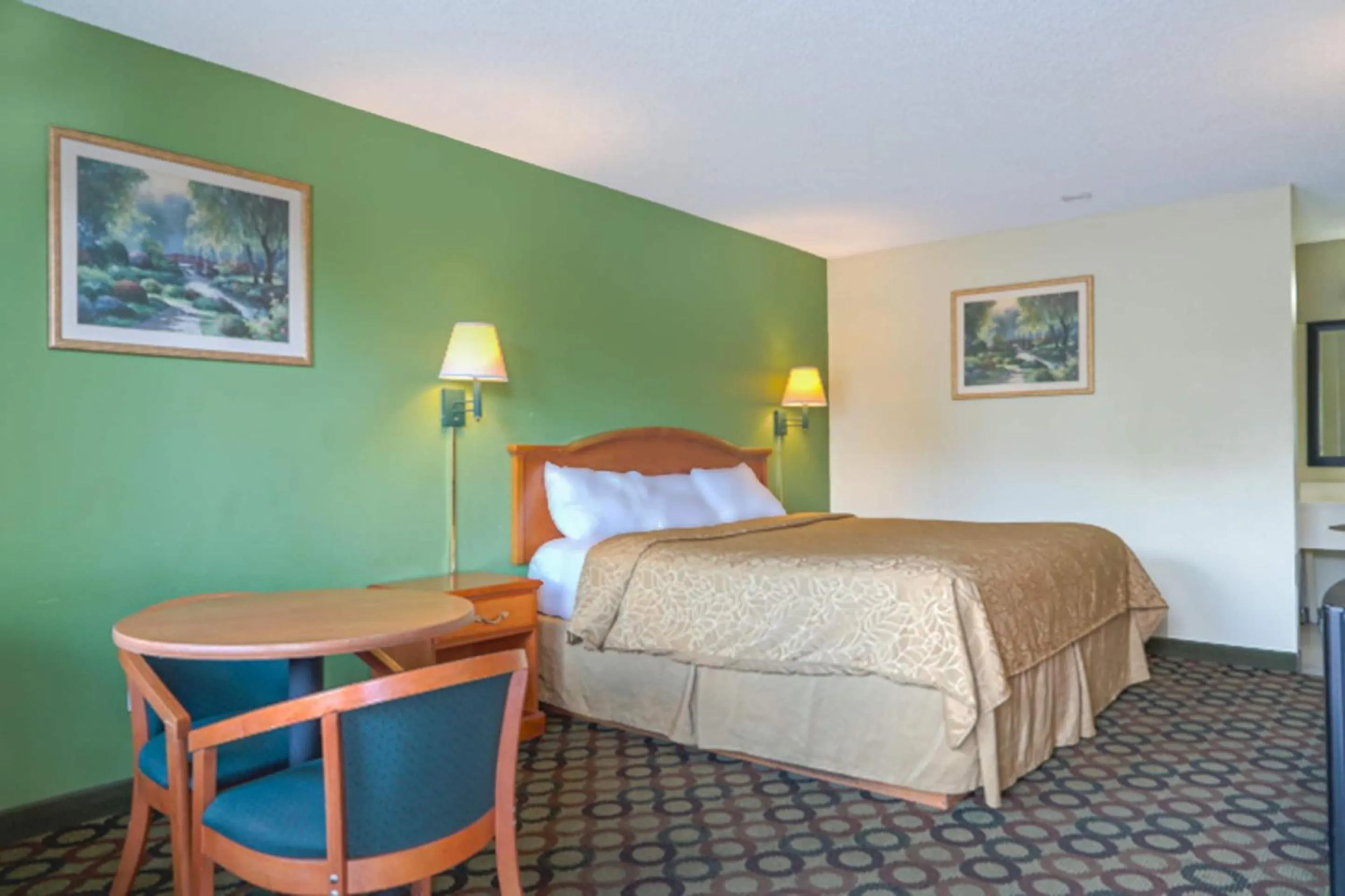 Bedroom, Bed in Economy Inn By OYO Ashburn