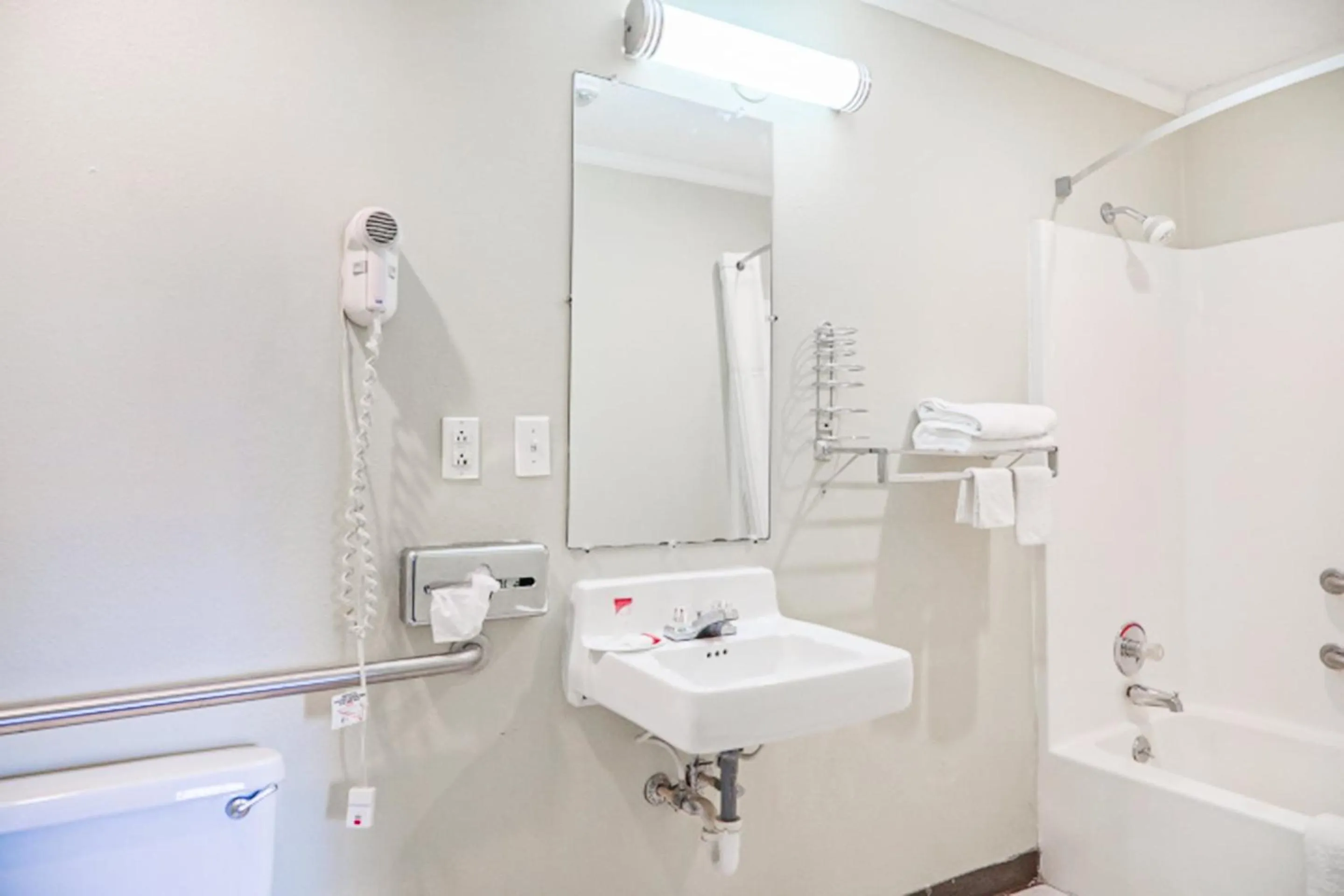 Bathroom in Economy Inn By OYO Ashburn