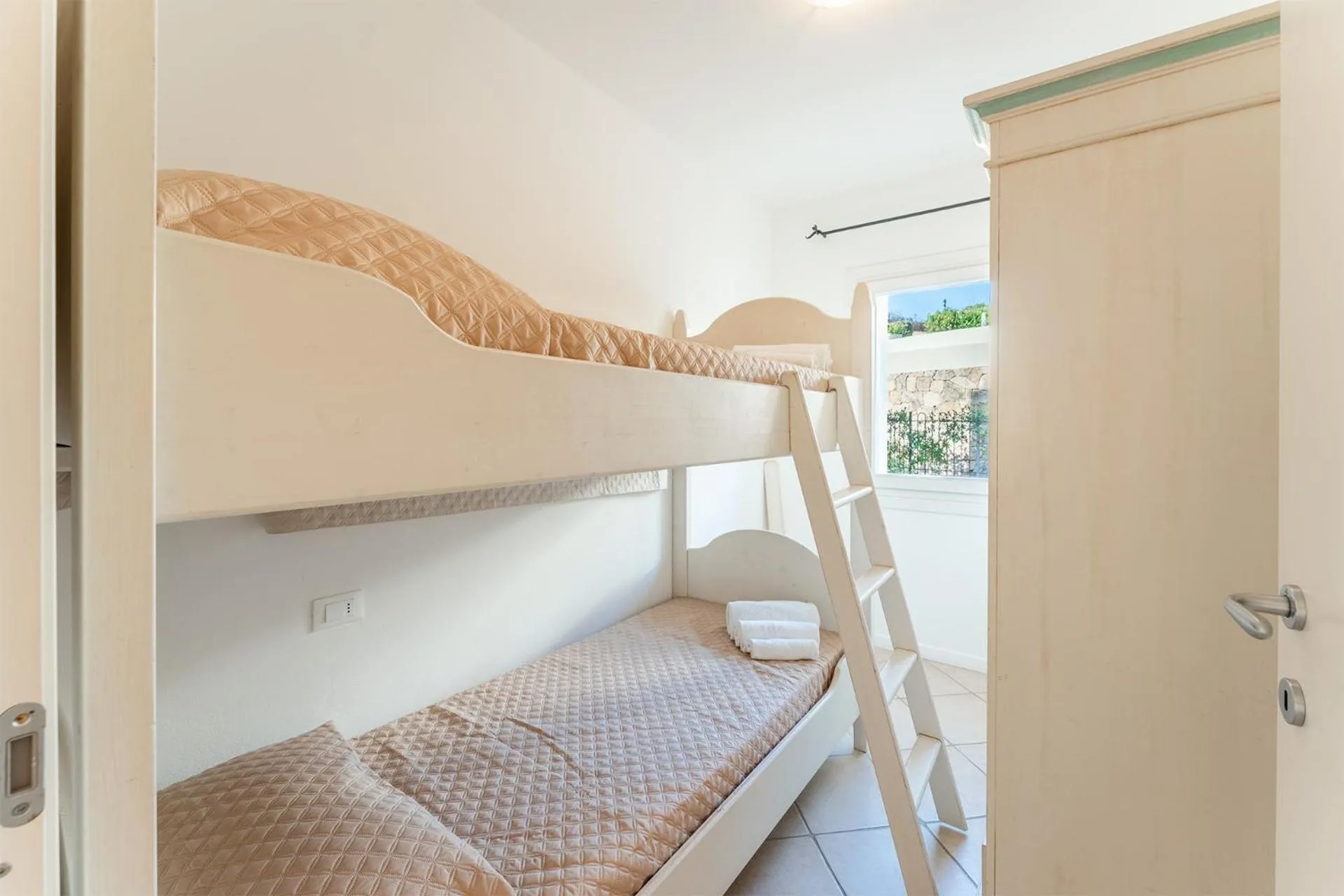 bunk bed, Bed in Residence Ea Bianca