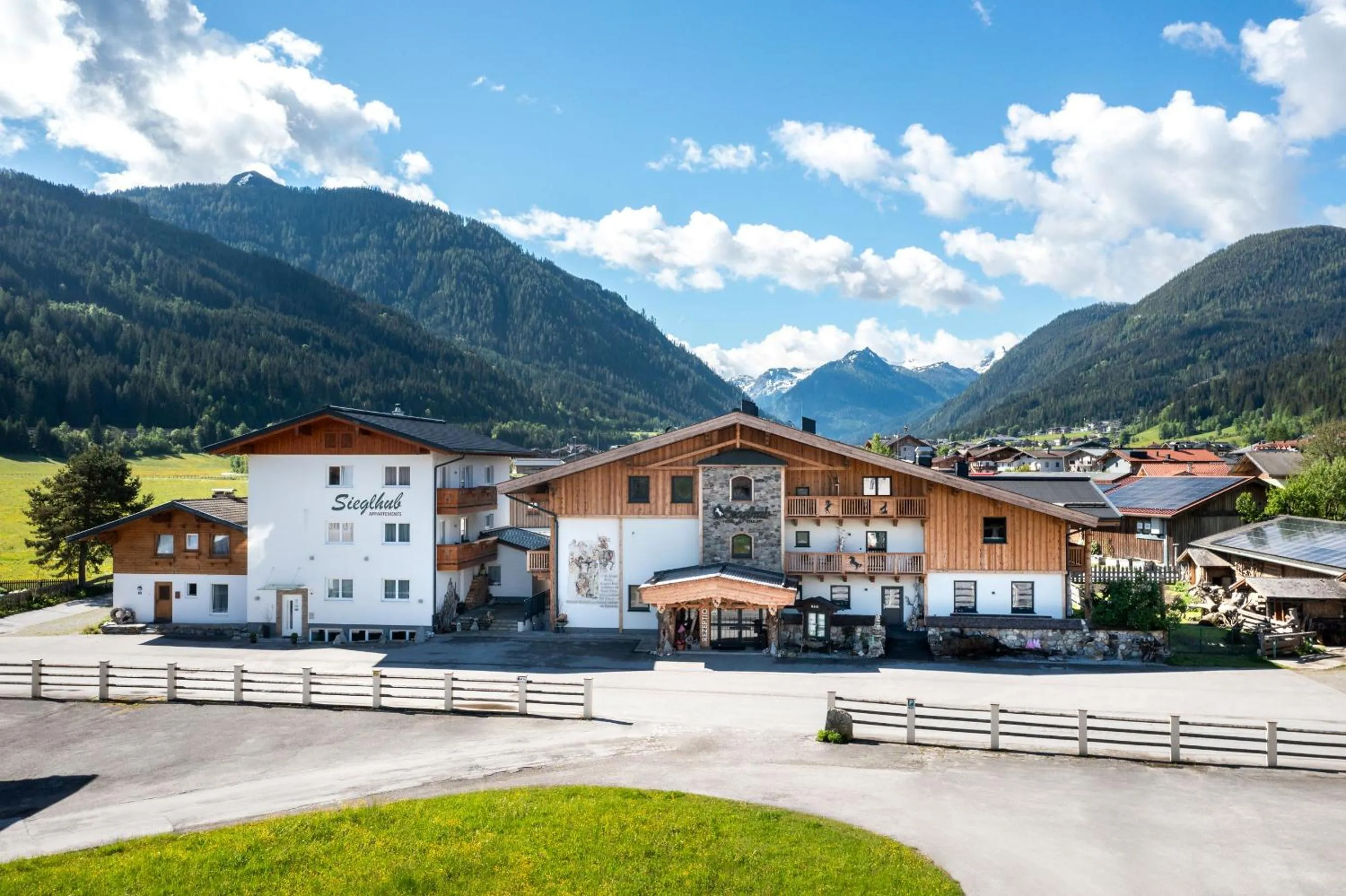 Sieglhub Chalets - Appartements - Hotel