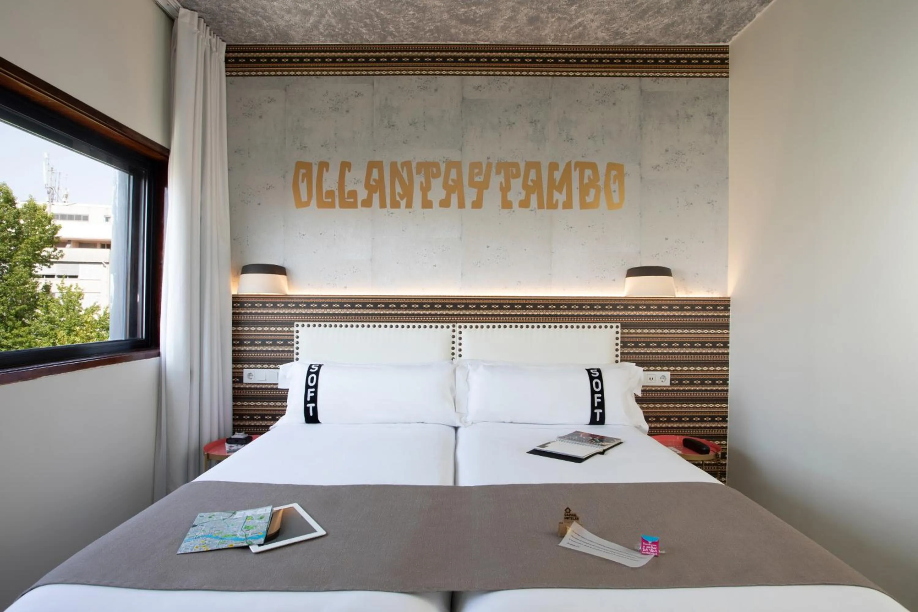 Bedroom, Bed in Casual Inca Porto