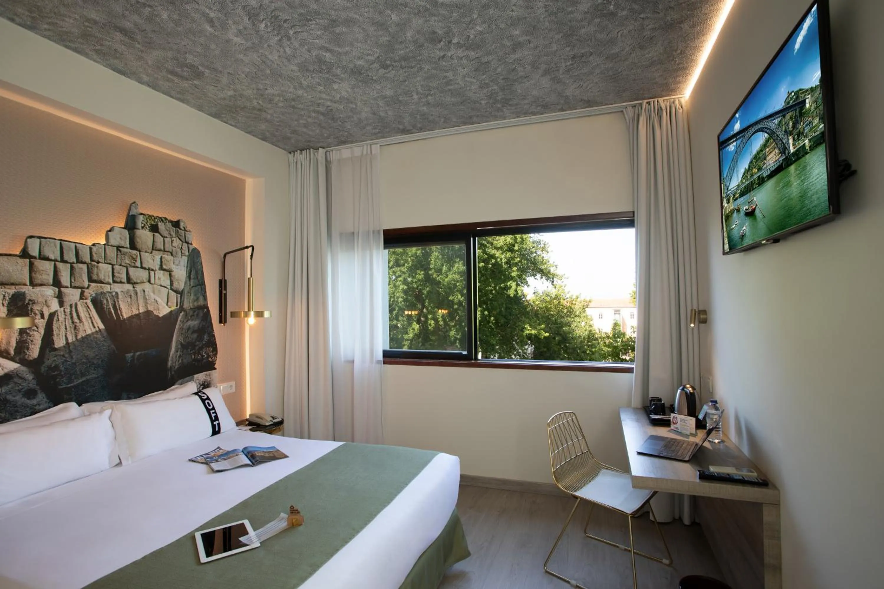 Bed in Casual Inca Porto