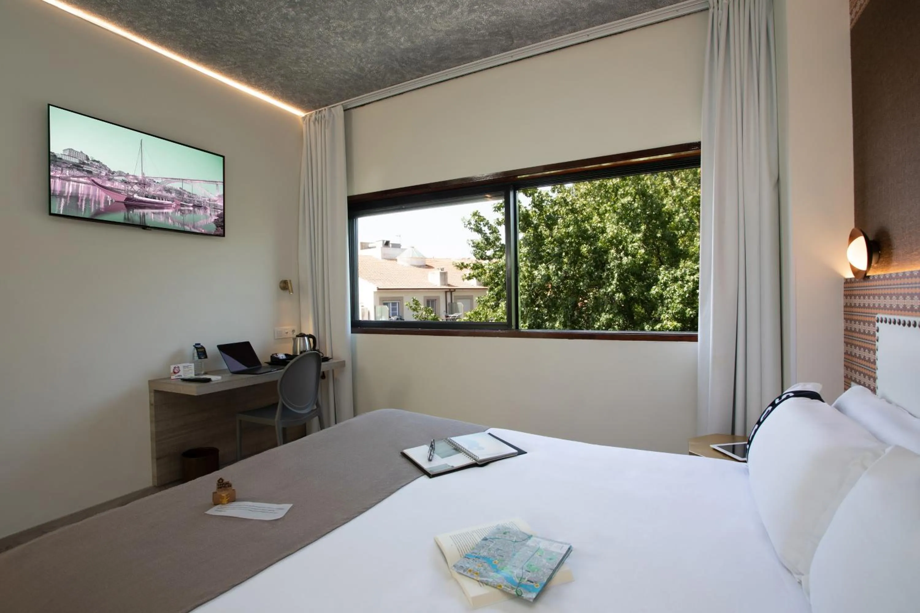 Bedroom, Bed in Casual Inca Porto