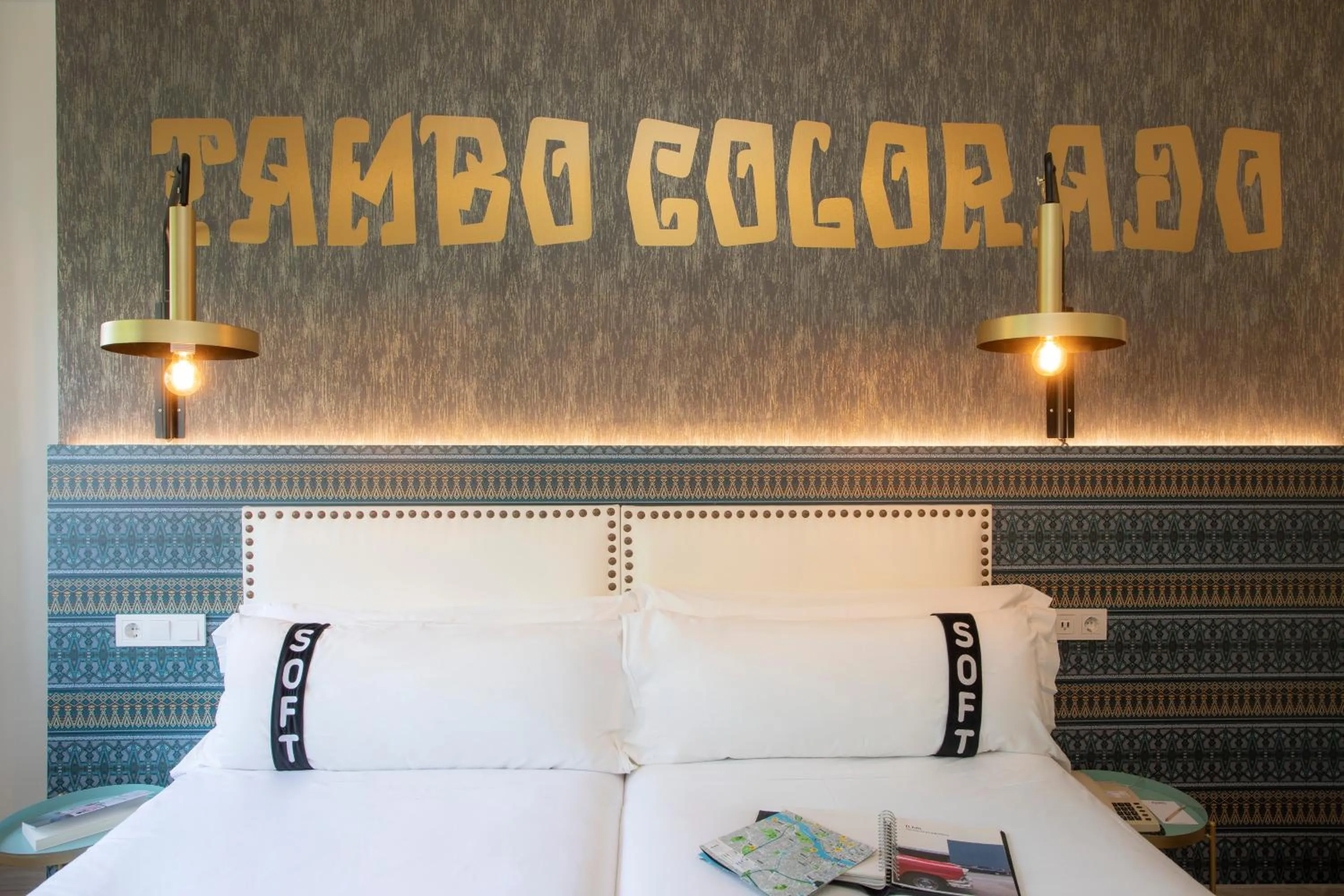 Bedroom, Bed in Casual Inca Porto