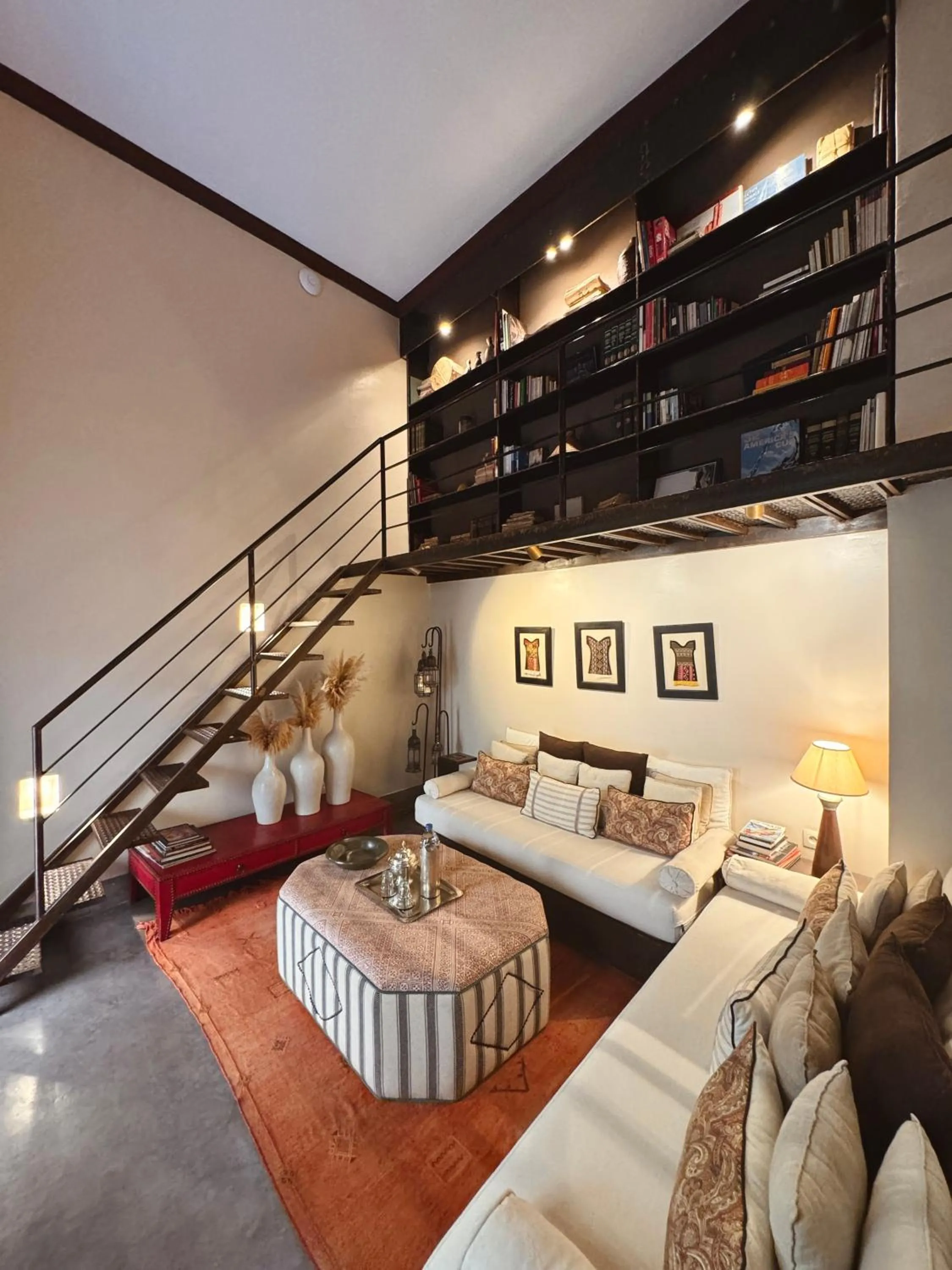 Library, Bed in Riad Abracadabra