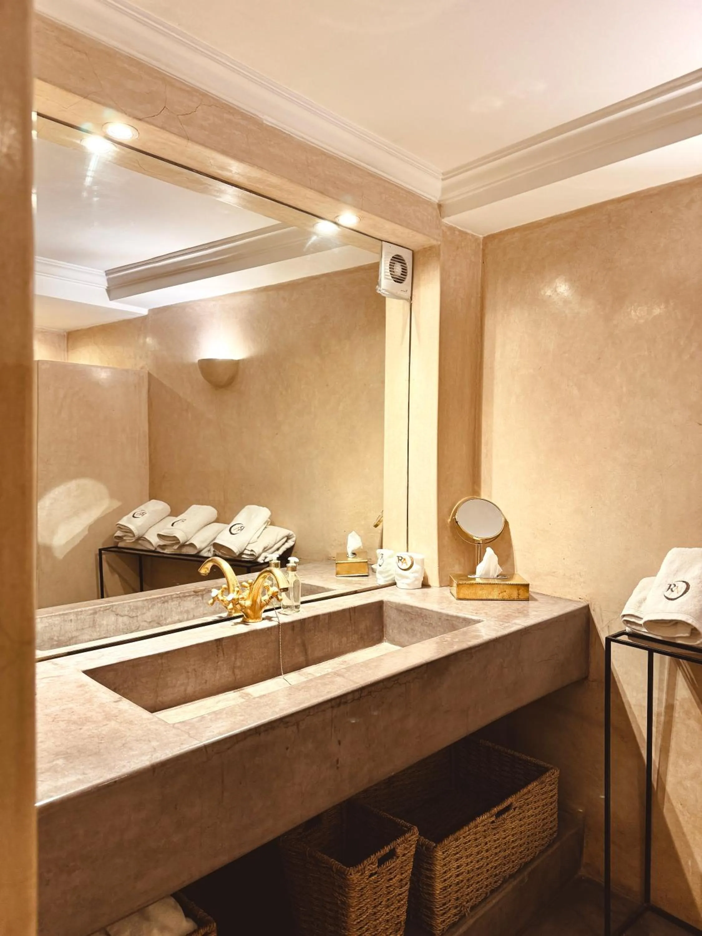 Bathroom in Riad Abracadabra