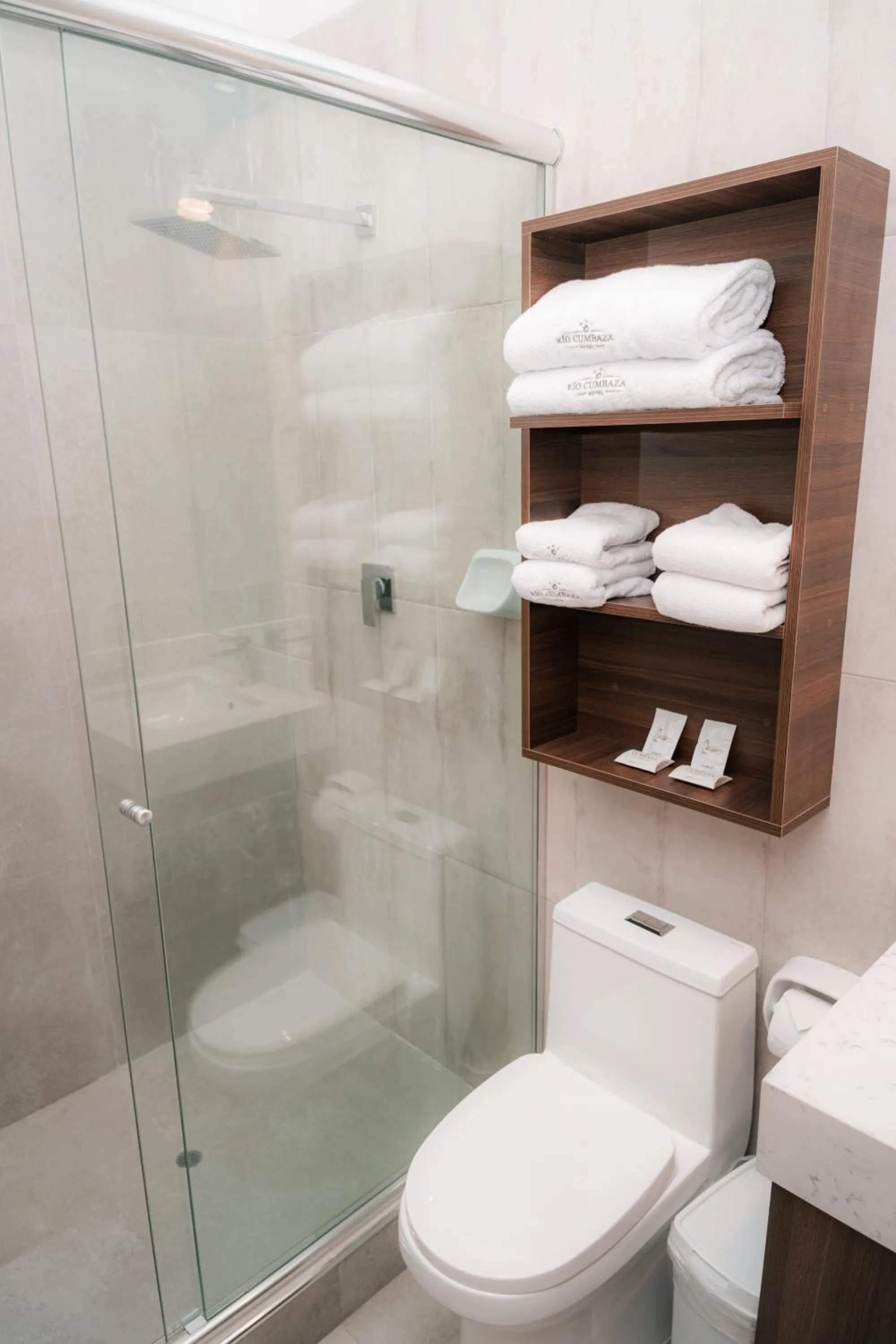 Shower in Rio Cumbaza Hotel