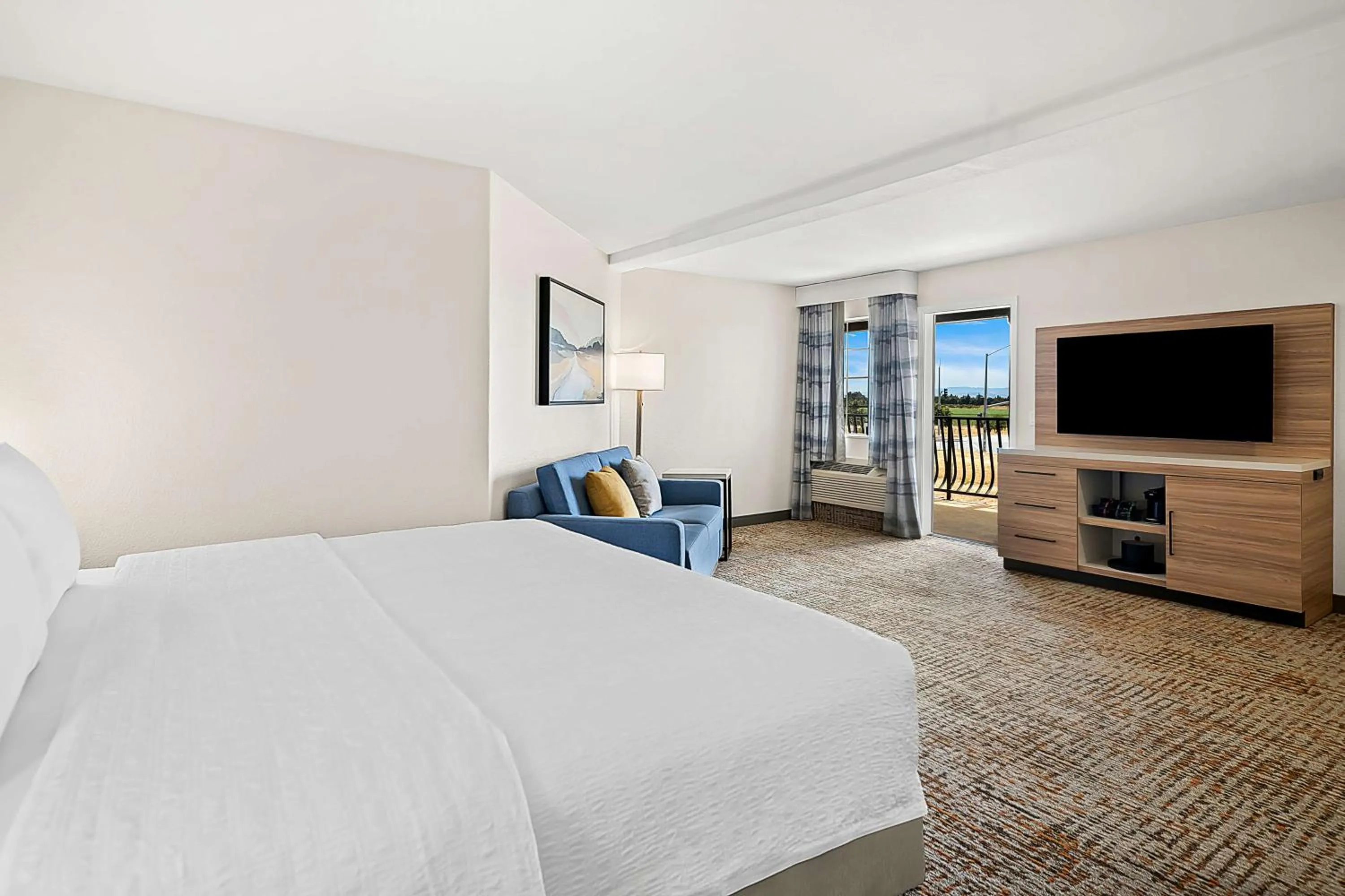 Bed in Hampton Inn Morgan Hill