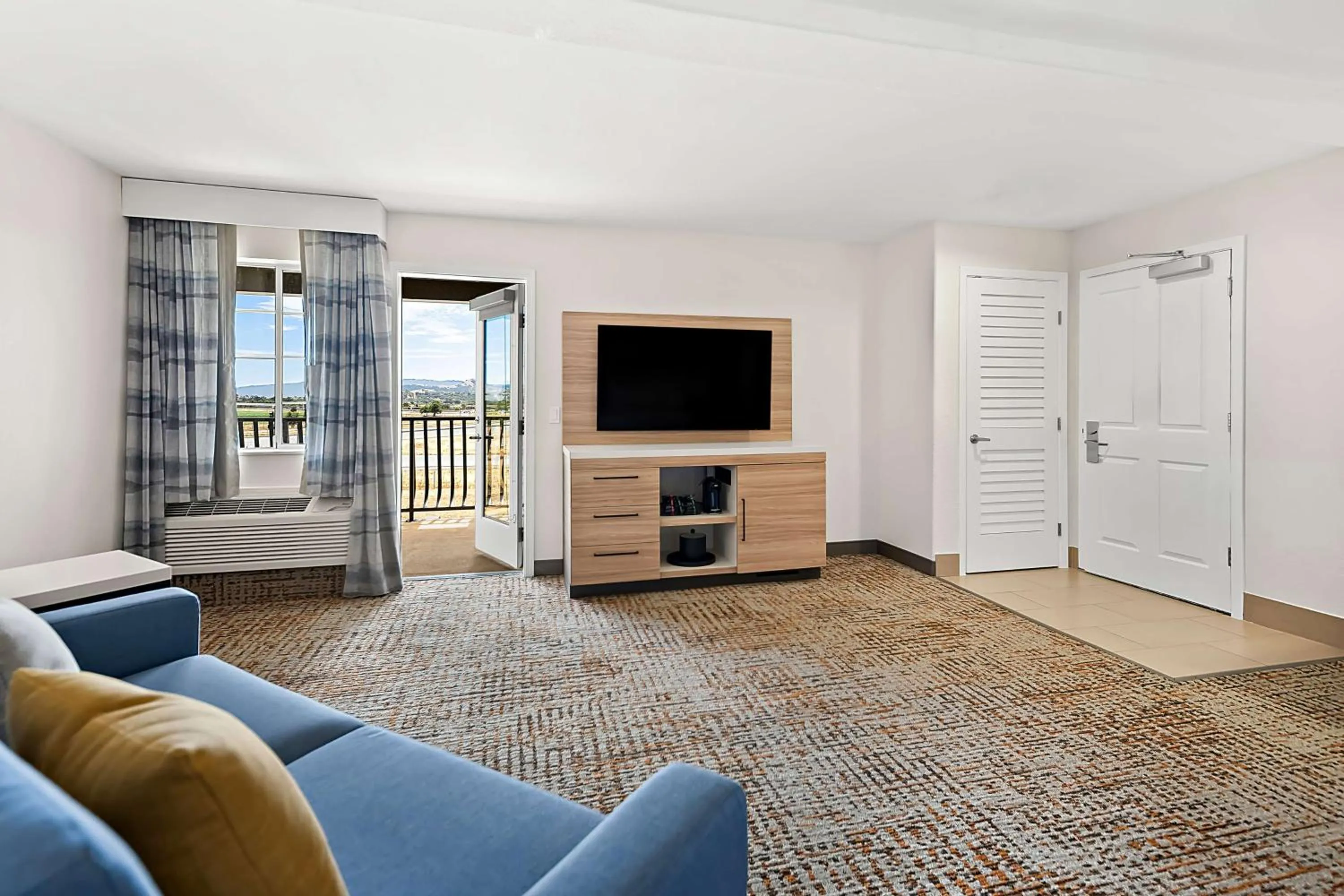 Photo of the whole room in Hampton Inn Morgan Hill