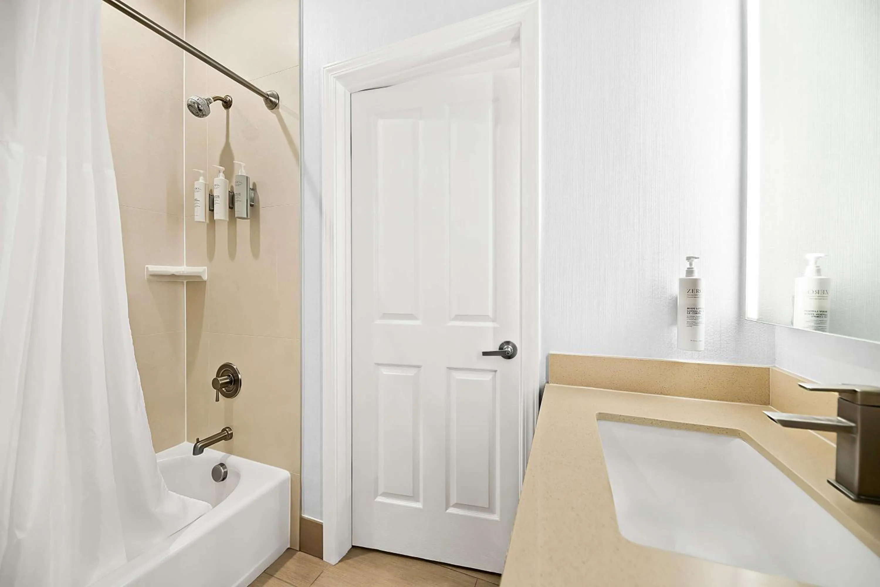 Bathroom in Hampton Inn Morgan Hill