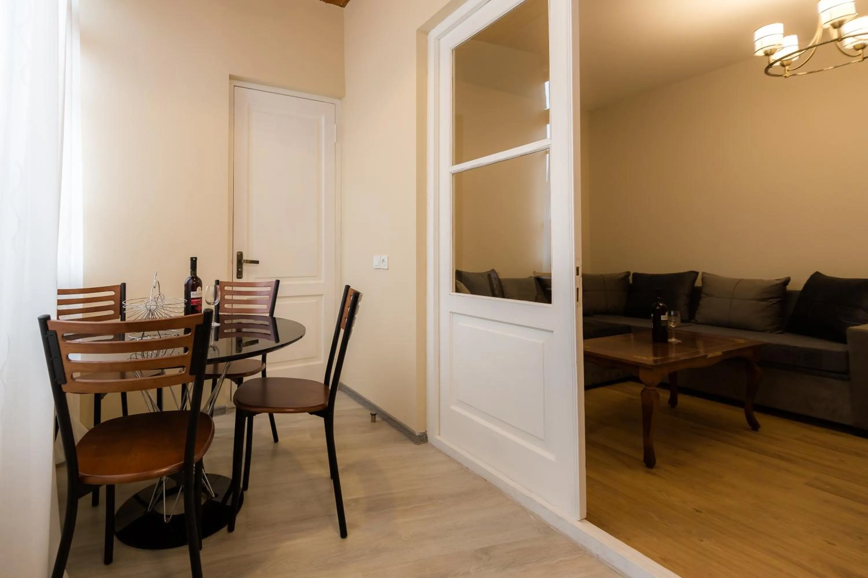 Photo of the whole room in M & L Old Tbilisi