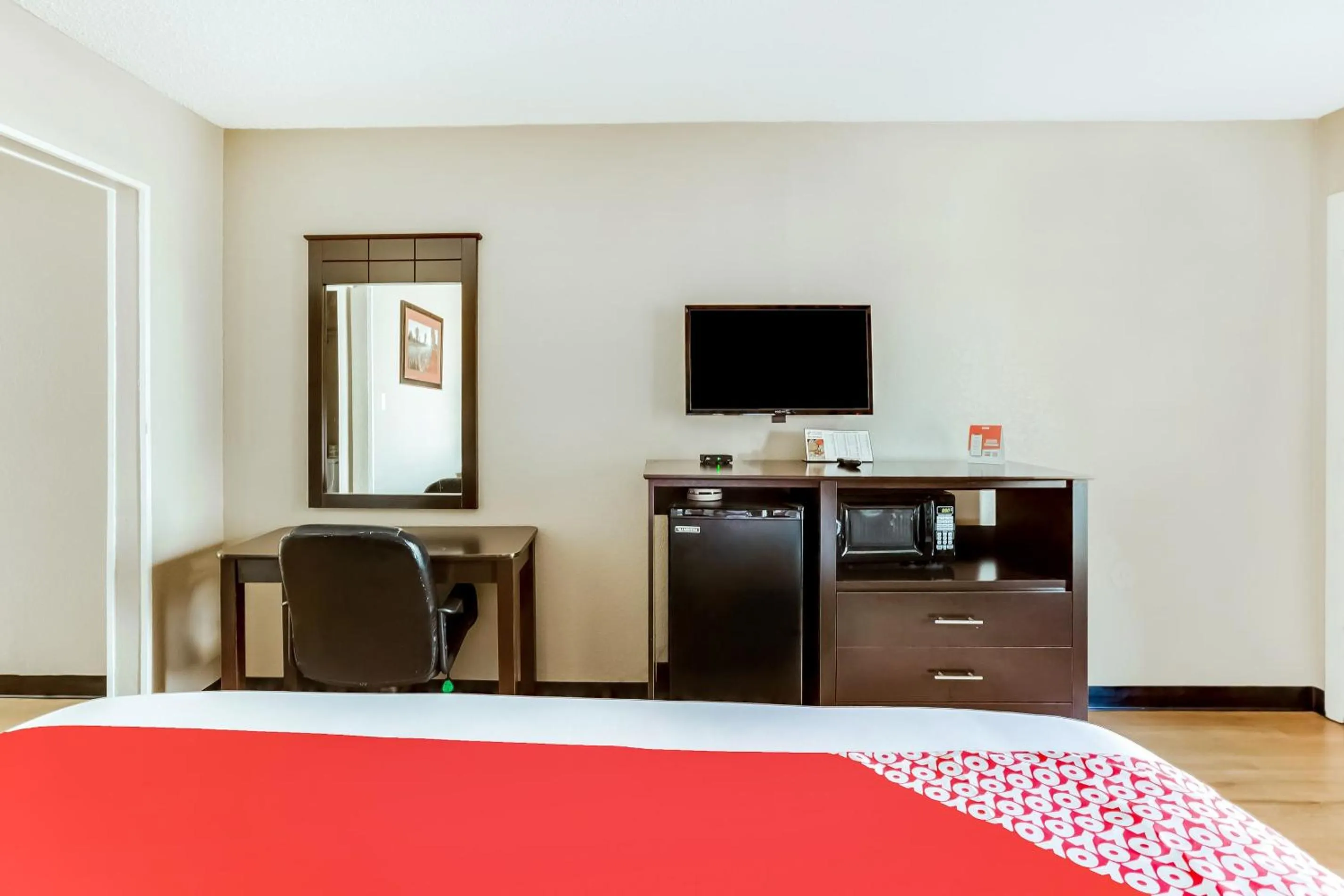 Bedroom in OYO Hotel Tyler Northwest Mineola Hwy