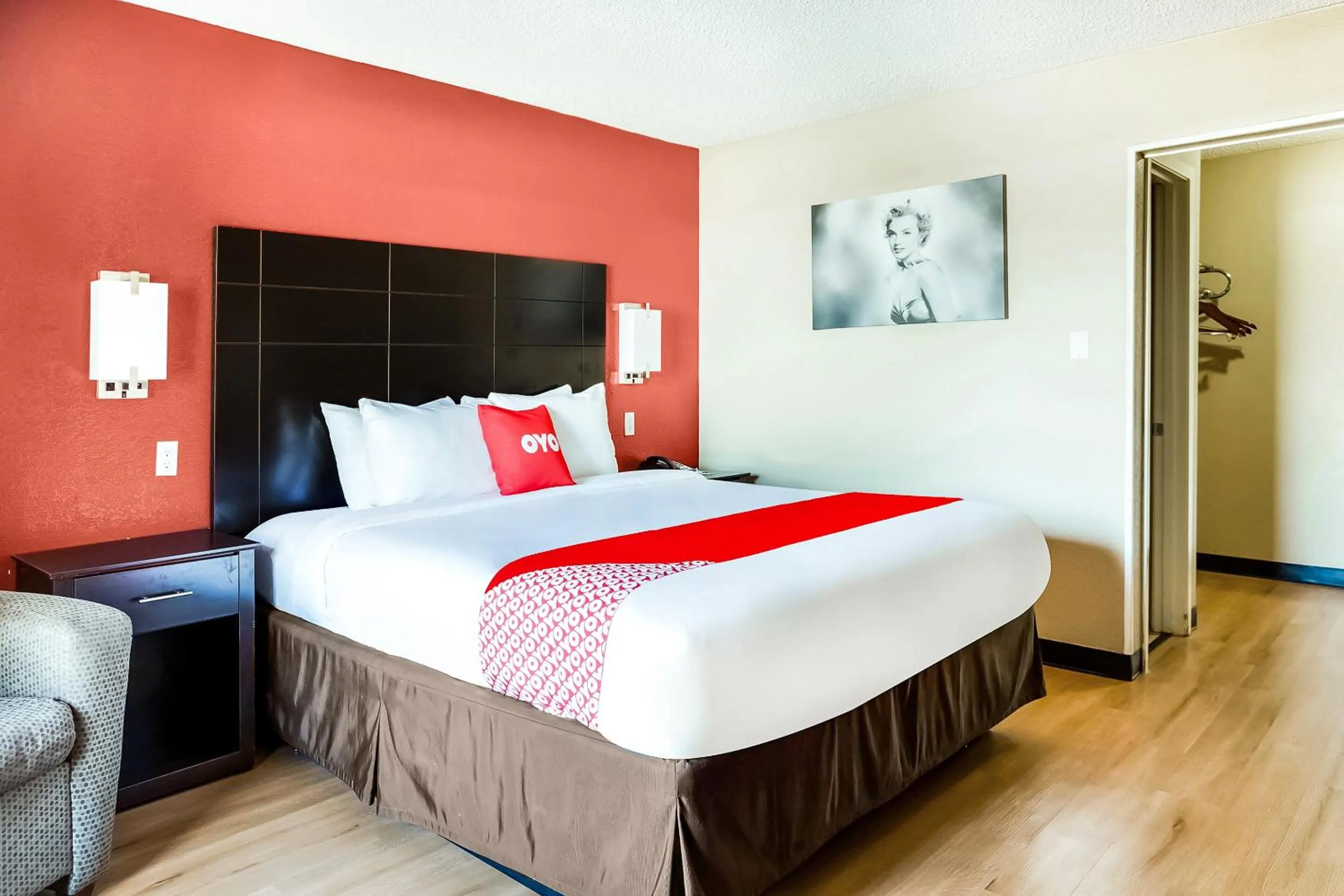 Bedroom in OYO Hotel Tyler Northwest Mineola Hwy