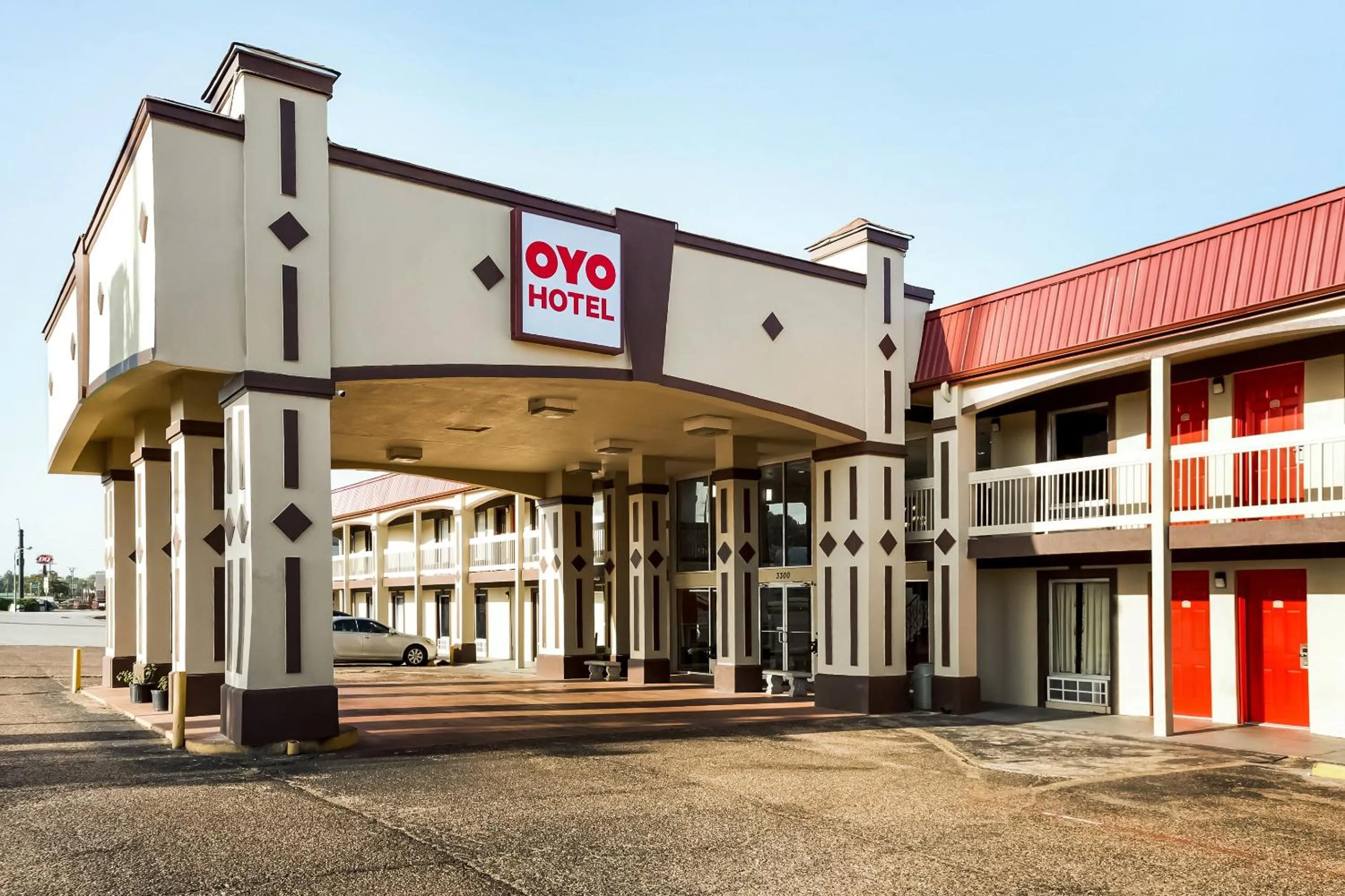 Facade/entrance in OYO Hotel Tyler Northwest Mineola Hwy