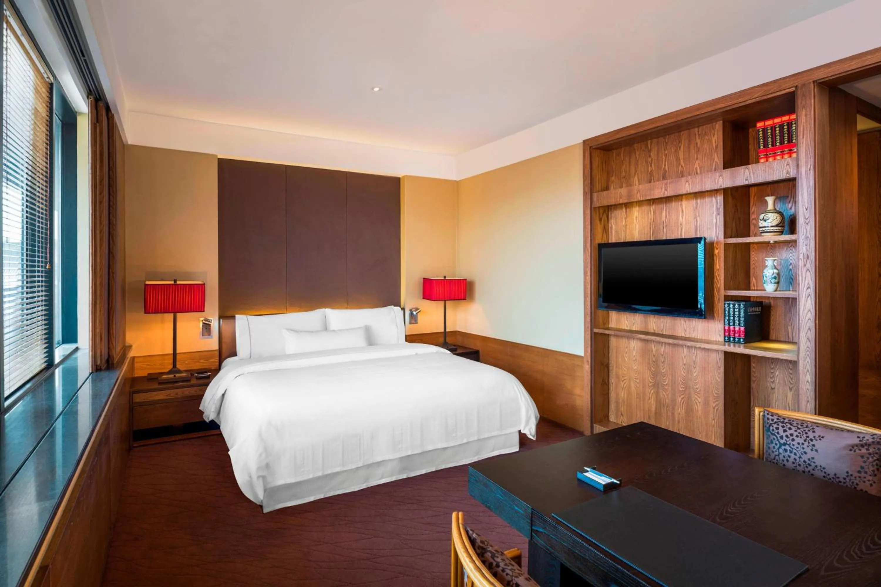 Photo of the whole room, Bed in The Westin Xi'an