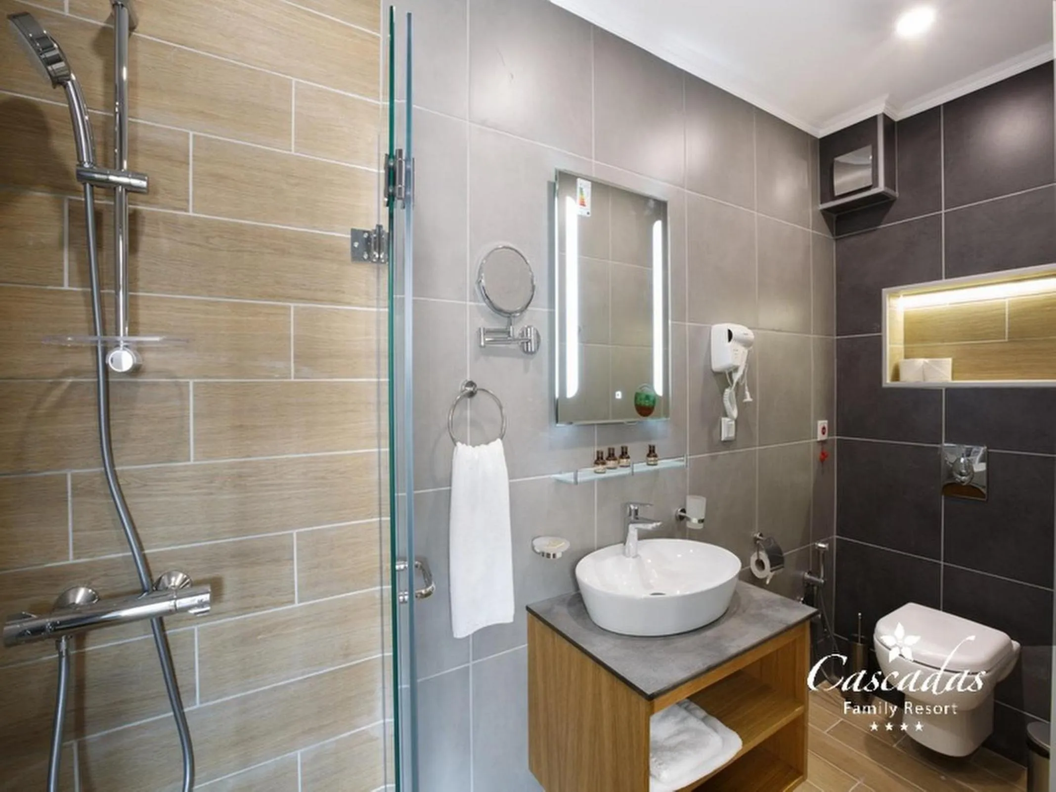 Toilet in Cascadas Family Resort