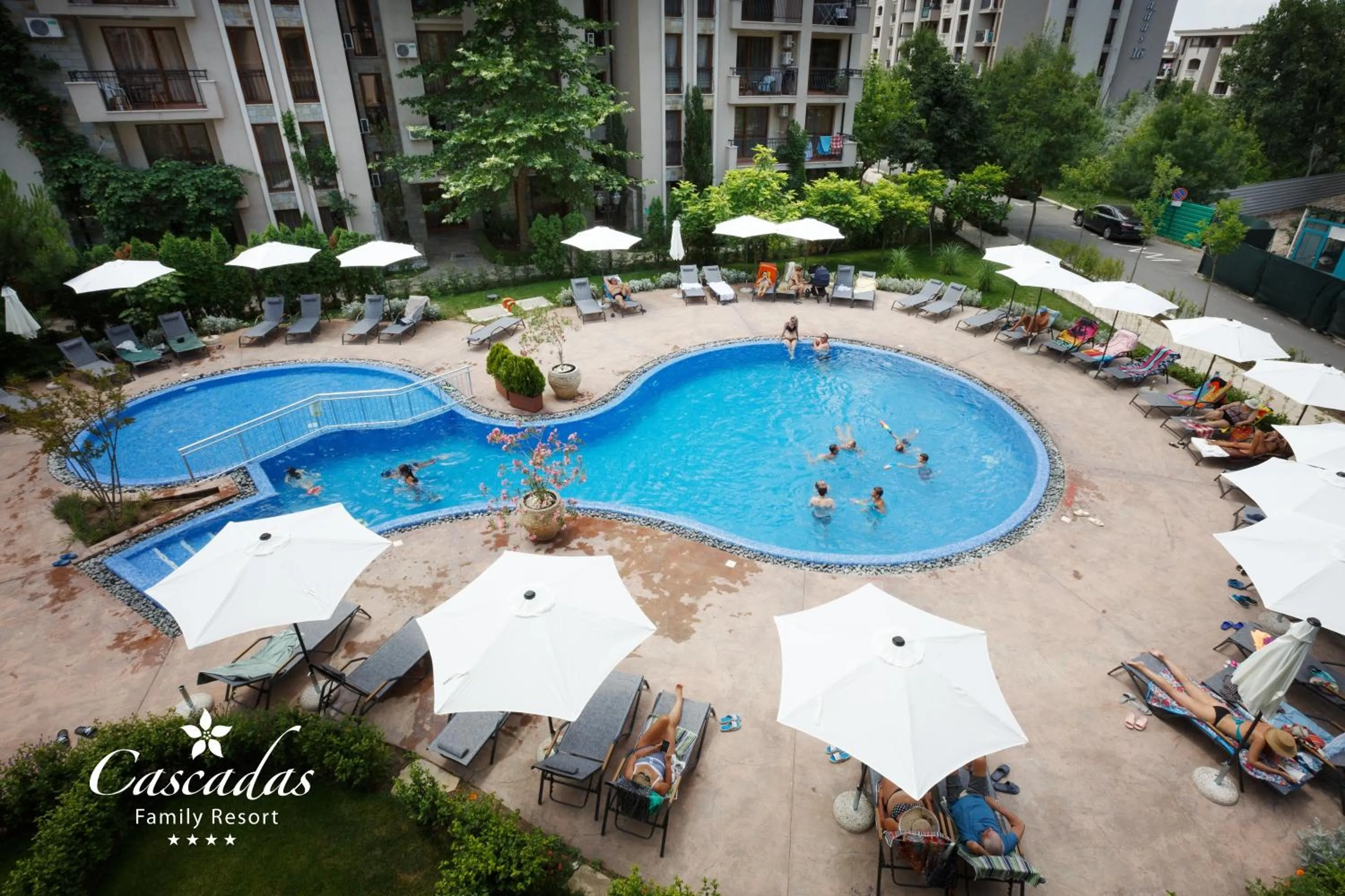Swimming pool in Cascadas Family Resort
