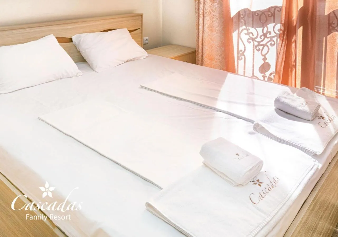 Photo of the whole room, Bed in Cascadas Family Resort