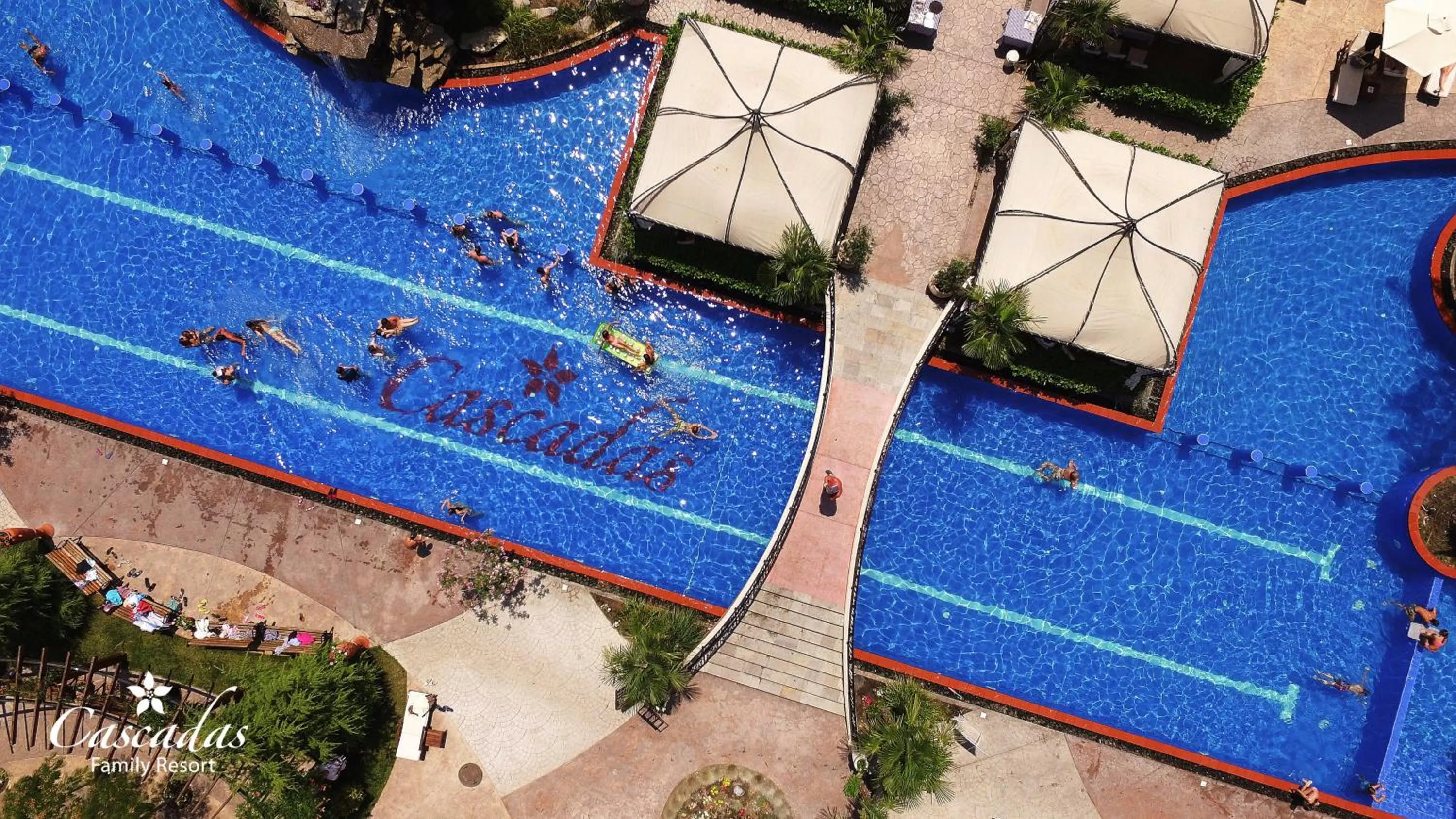 Swimming pool in Cascadas Family Resort