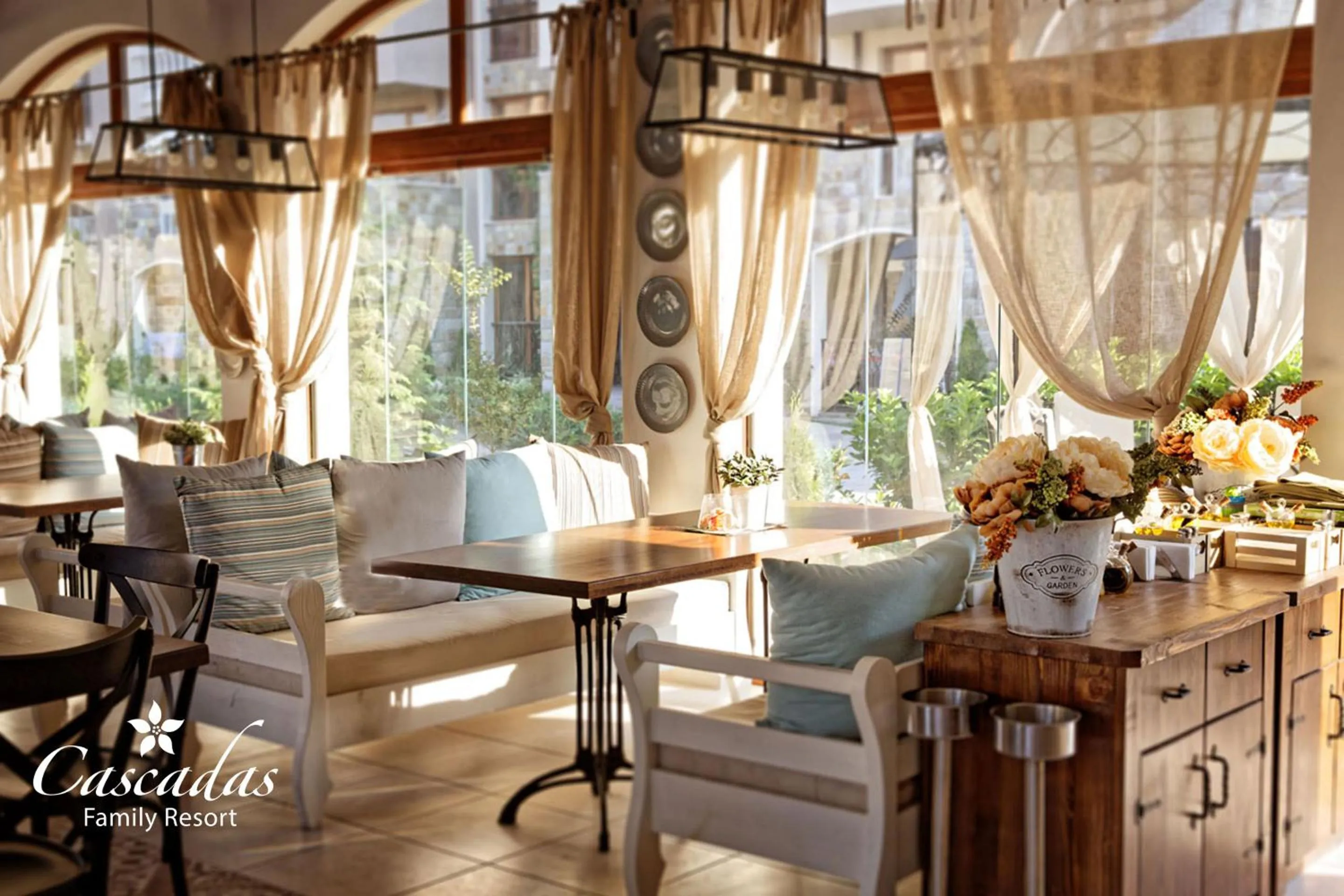 Restaurant/places to eat in Cascadas Family Resort