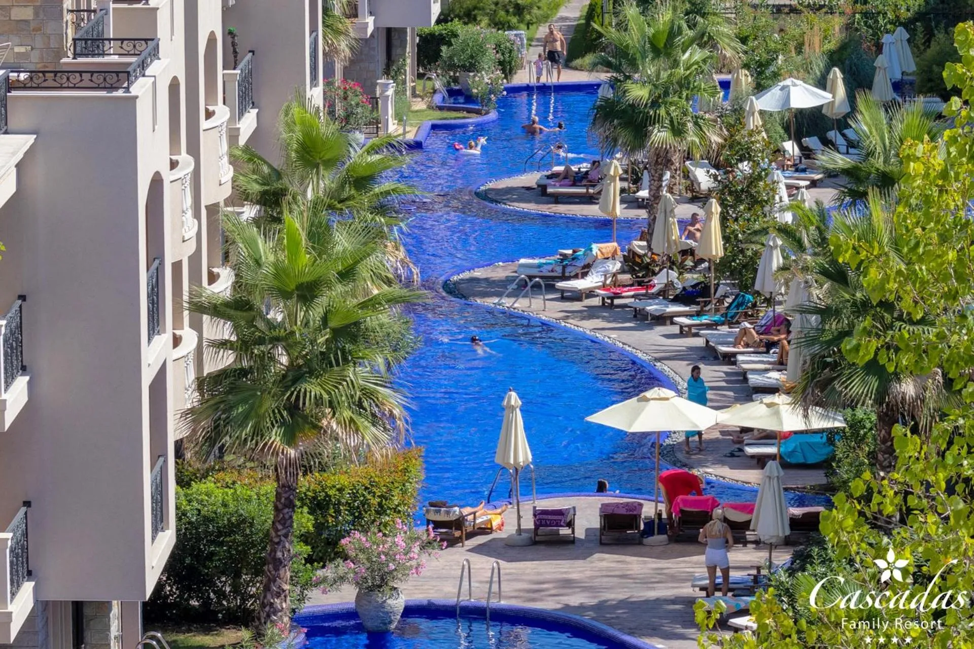 Swimming pool in Cascadas Family Resort