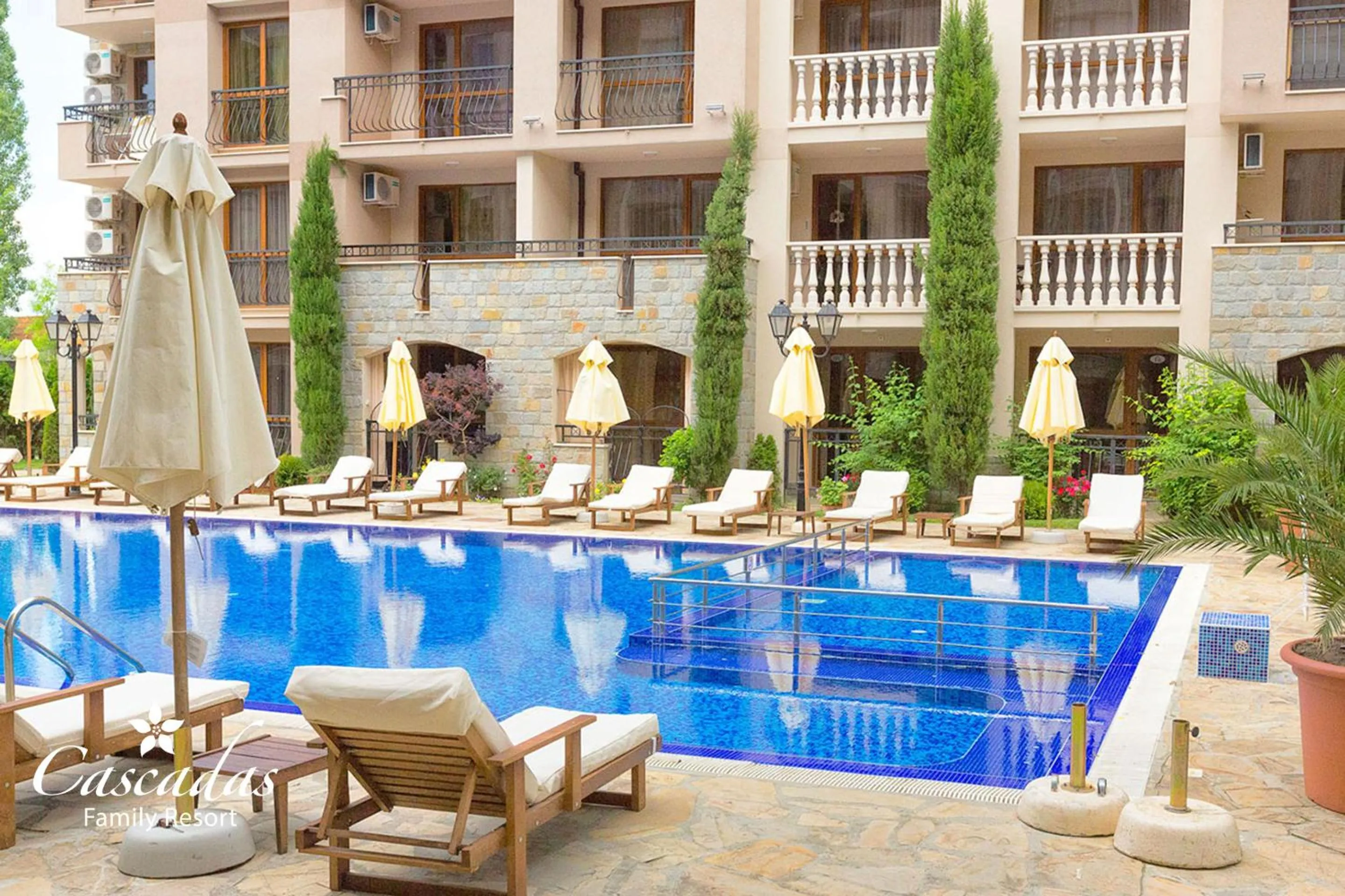 Swimming pool in Cascadas Family Resort