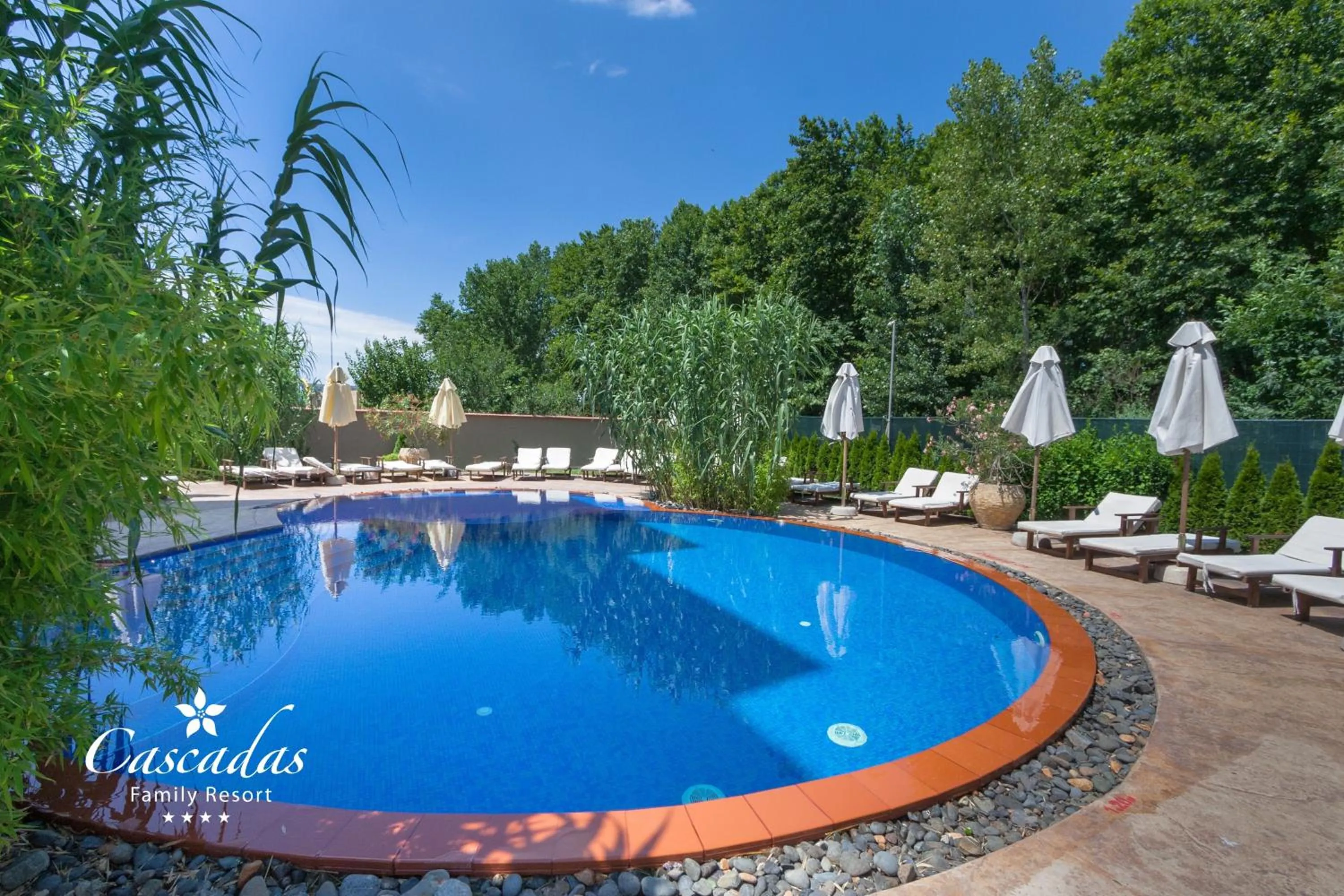 Swimming pool in Cascadas Family Resort