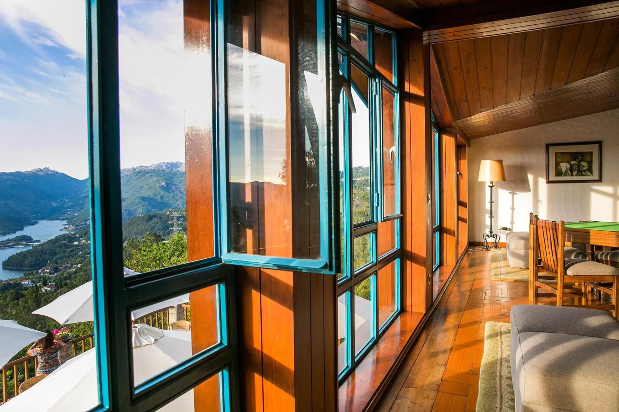 Communal lounge/ TV room in Pousada Geres-Caniçada