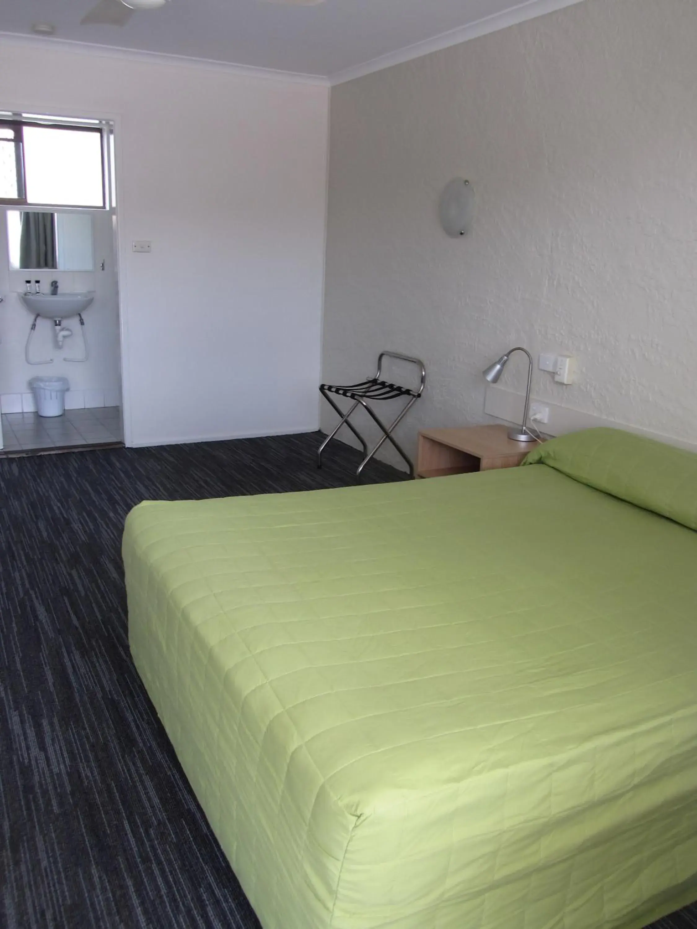 Standard Double Room in Urangan Motor Inn Standard Double Room in Urangan Motor Inn
