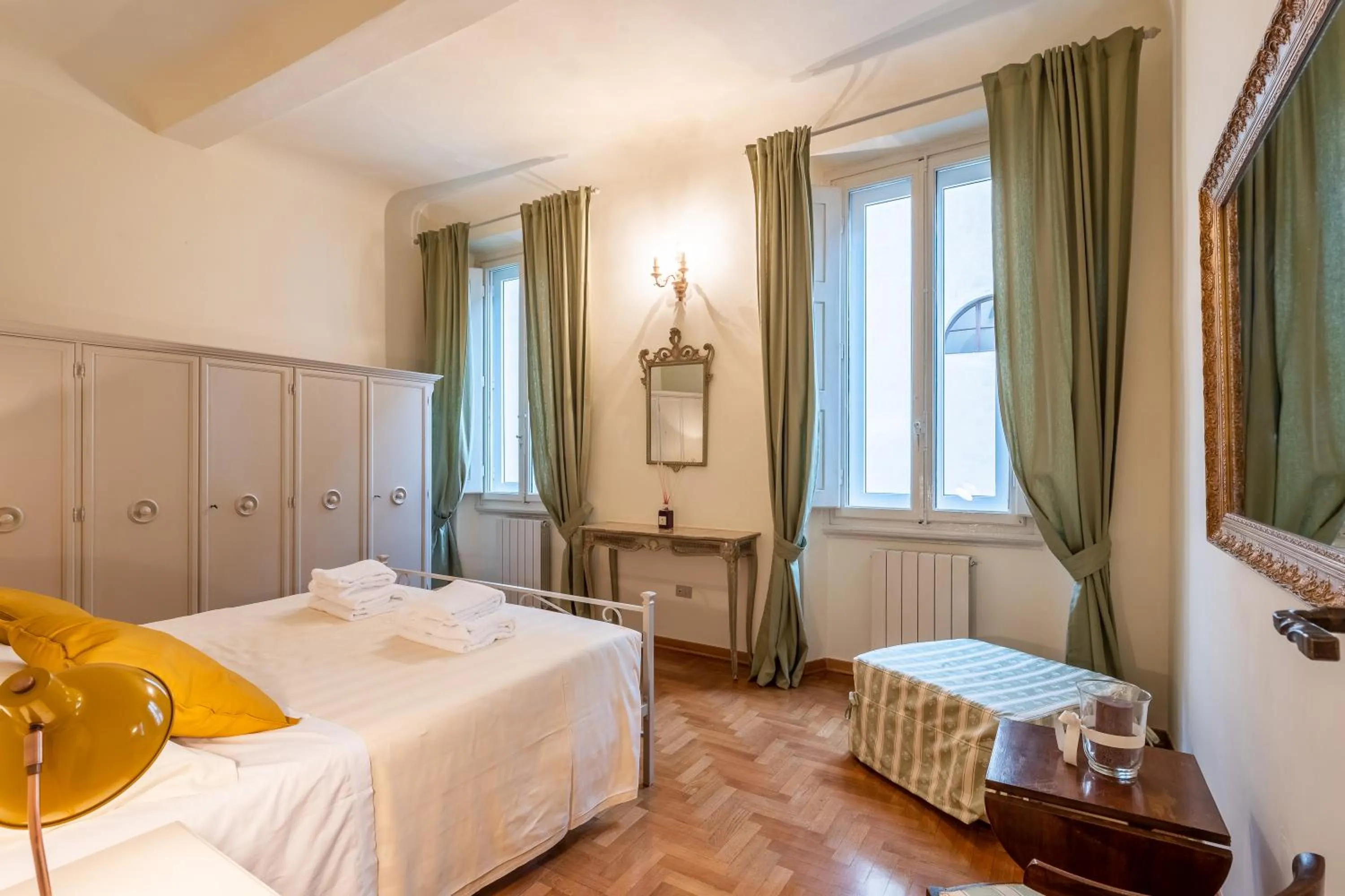Photo of the whole room, Bed in The Painters house in Santa Croce by Mmega