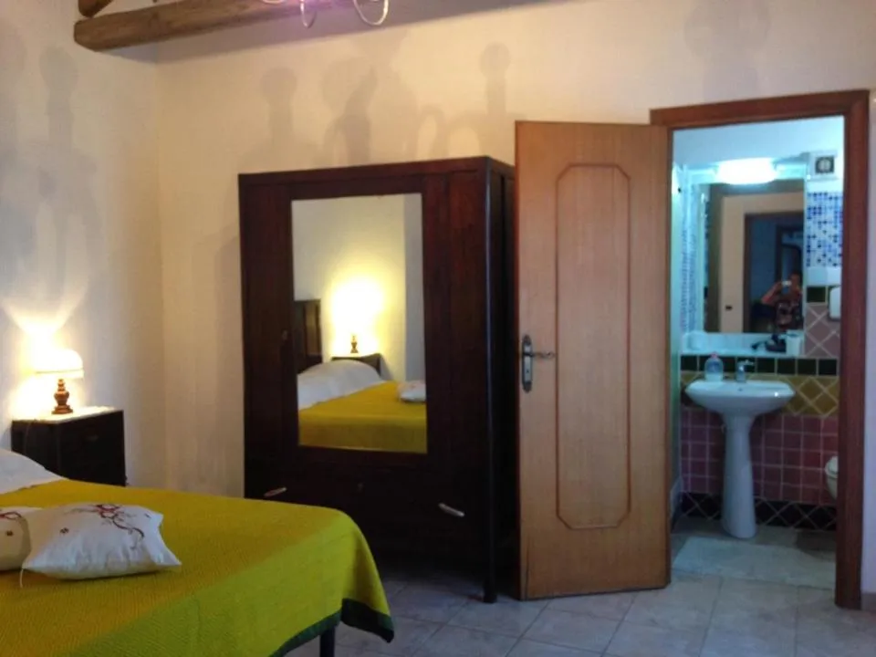 Bed in Penisola Verde b&b