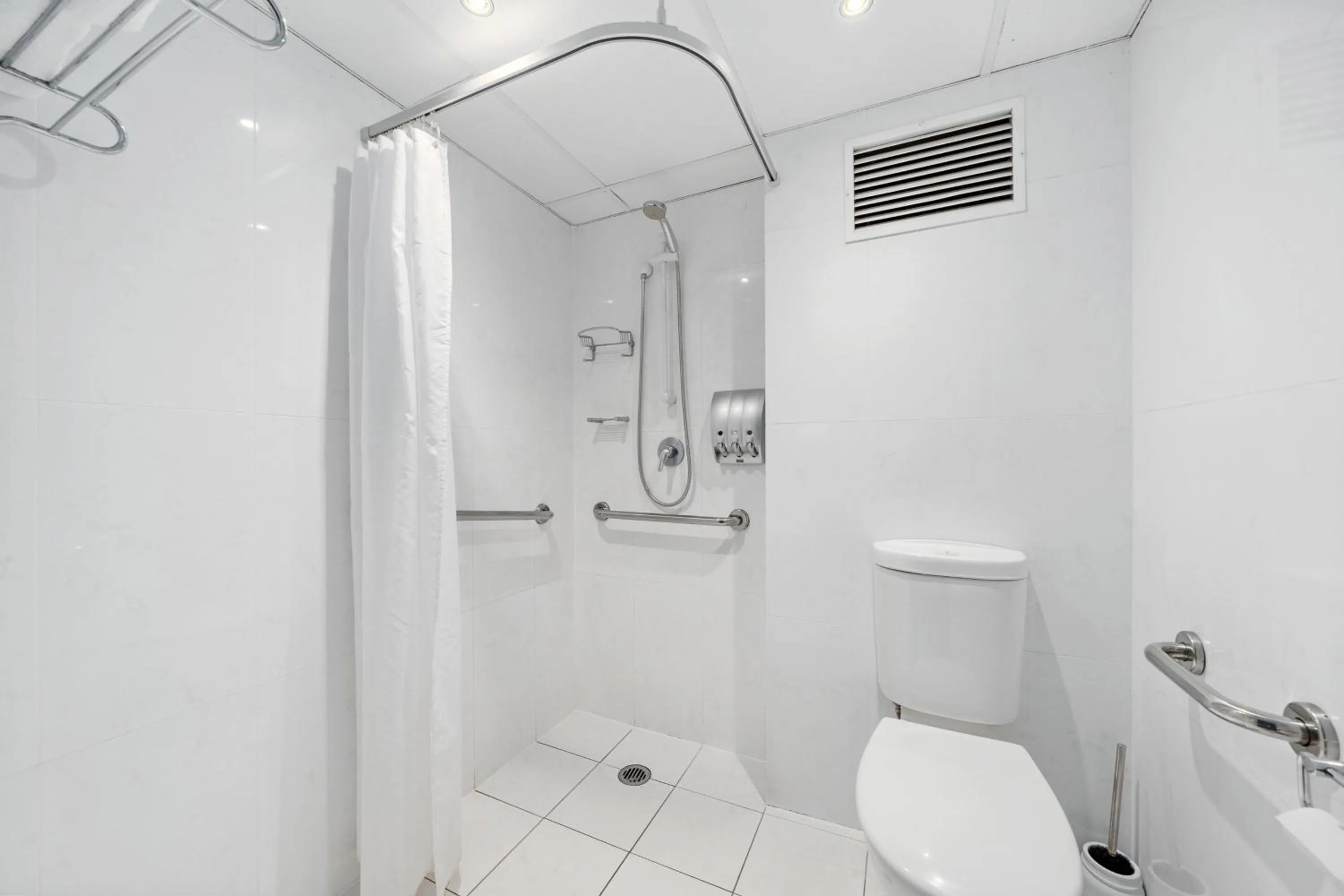 Shower in Manuka Park Serviced Apartments