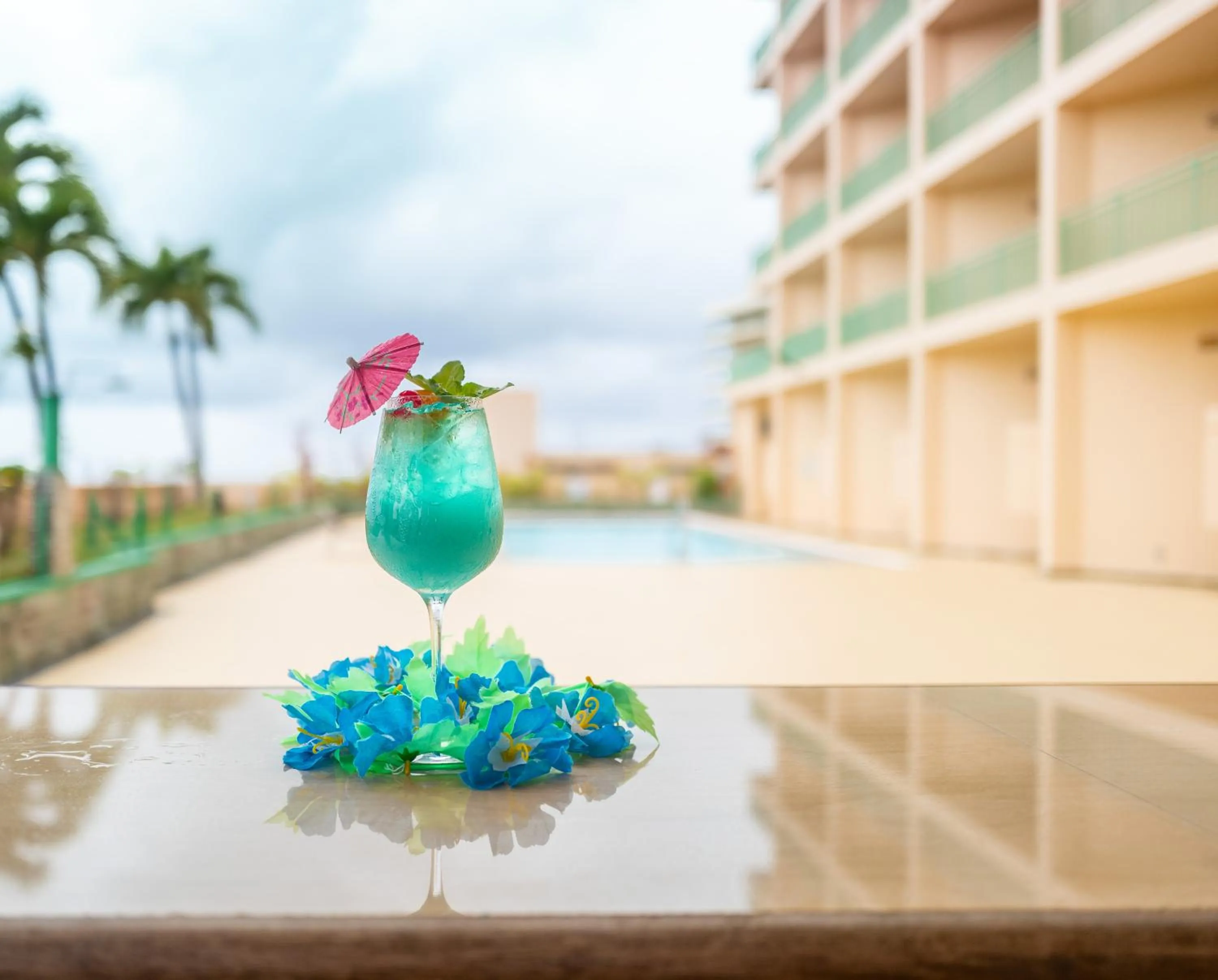 Lounge or bar in Holiday Resort & Spa Guam