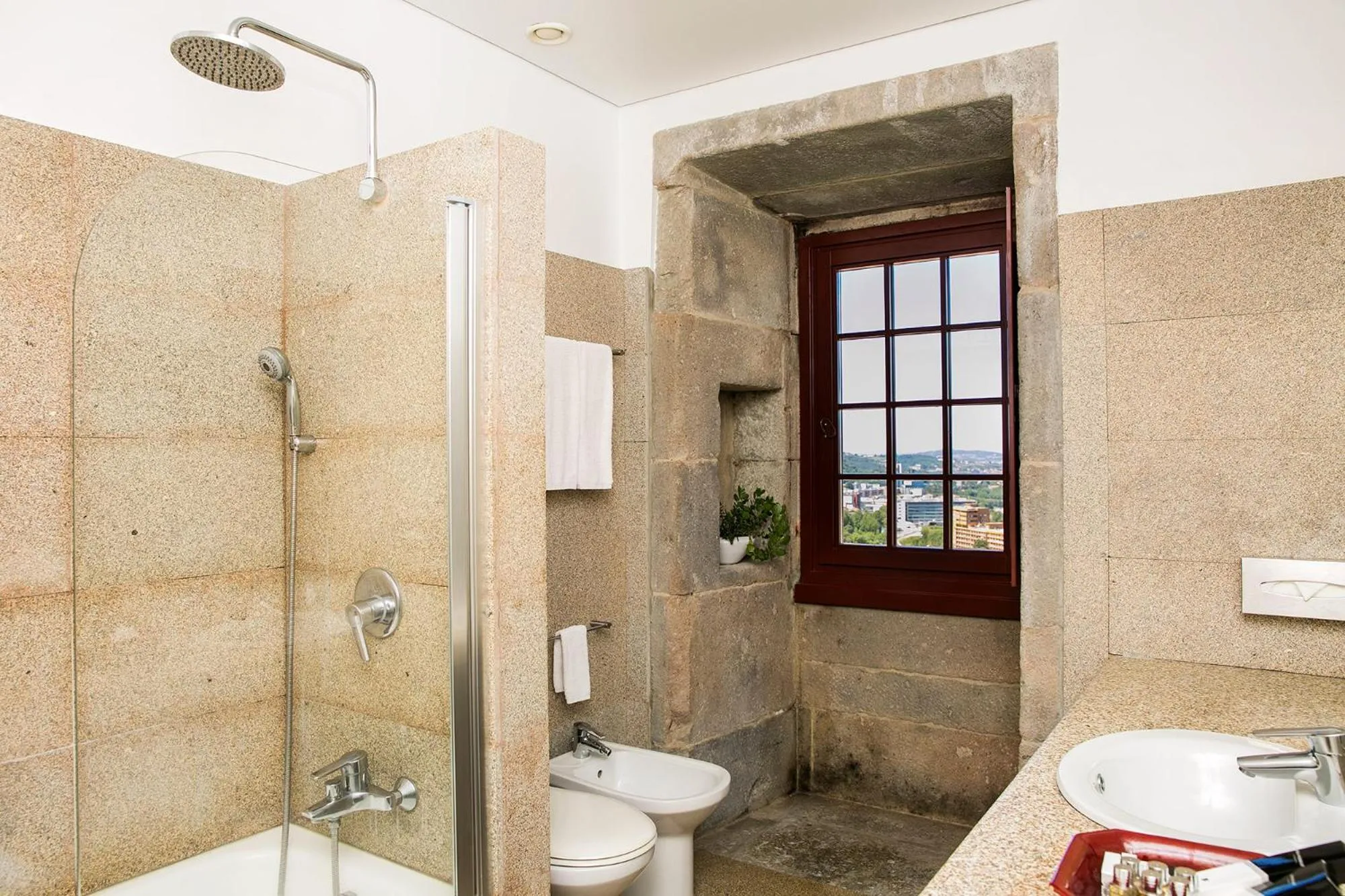 Bathroom in Pousada Mosteiro de Guimaraes